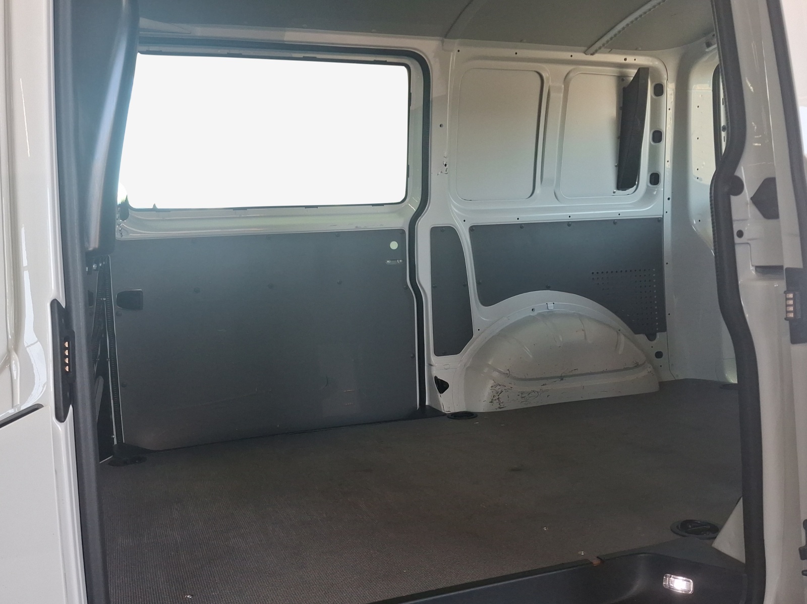 VW T6.1 2.0 TDI 4Motion-image-11