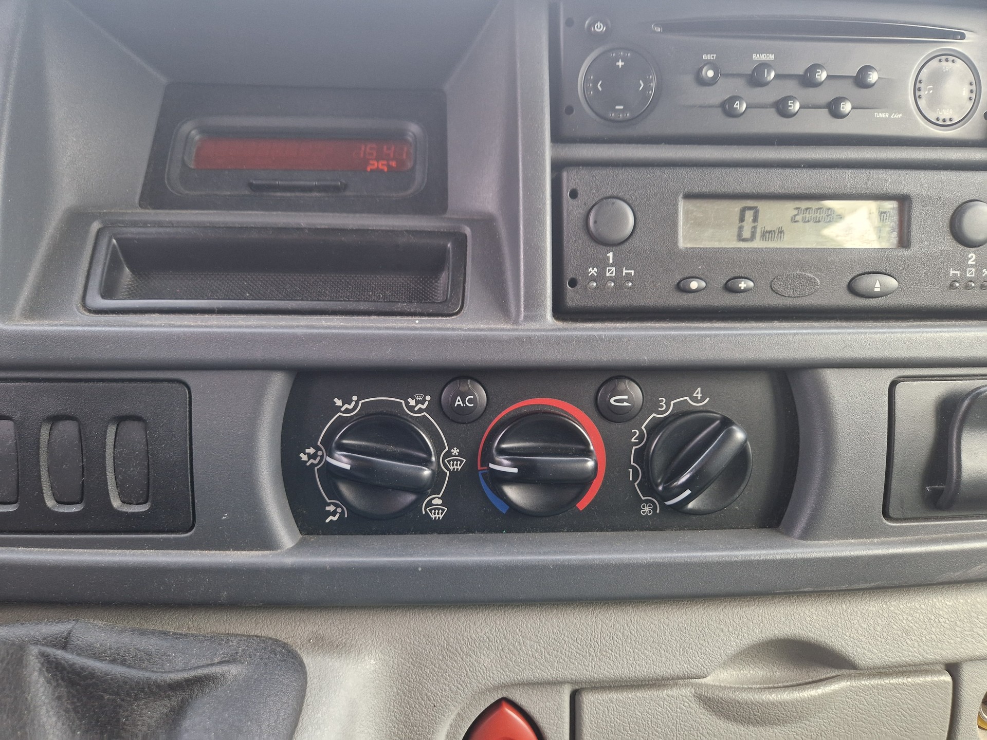 RENAULT Master T35 dci120 14 places-image-11