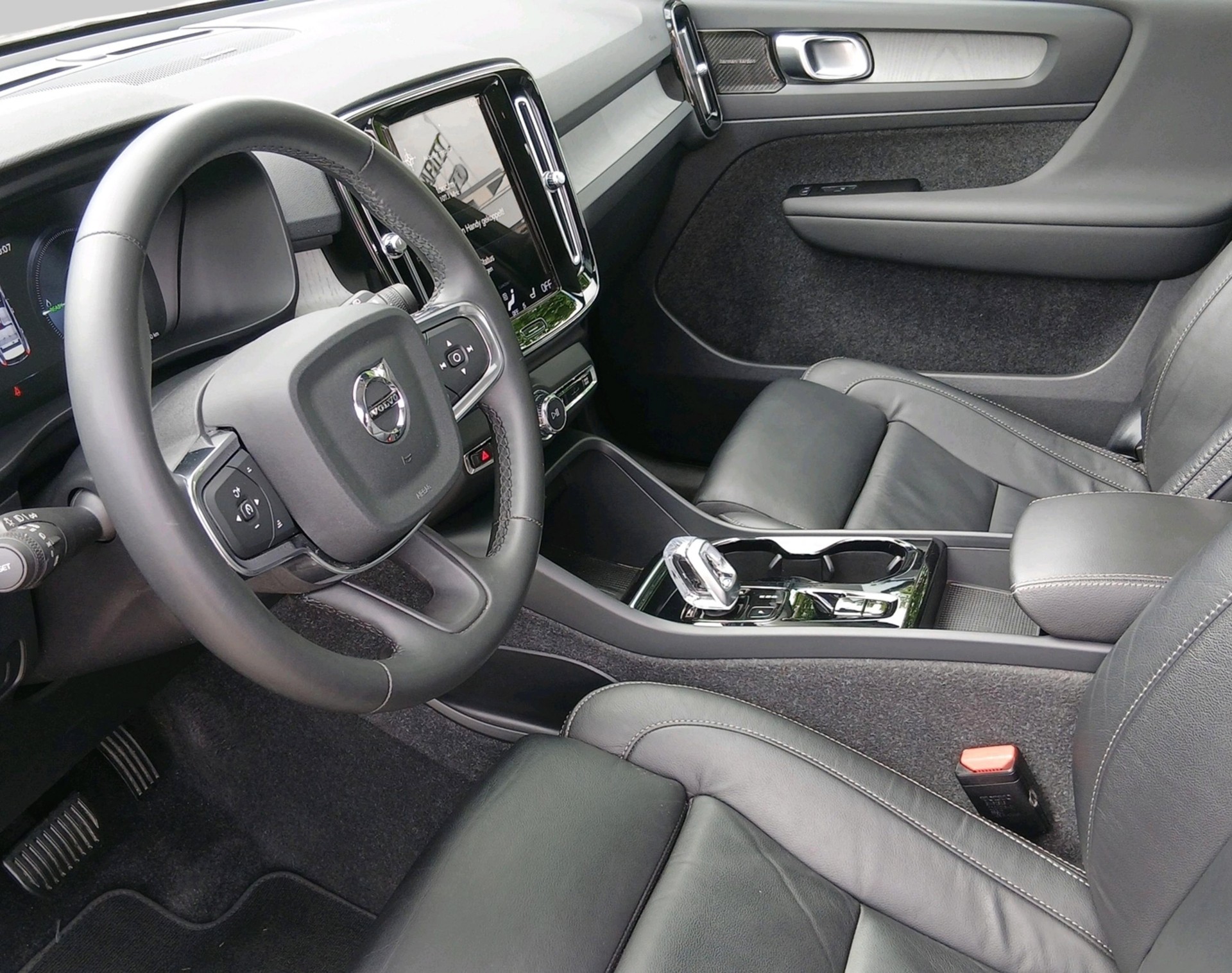 VOLVO XC40 1.5 T4 PiH Inscription-image-2