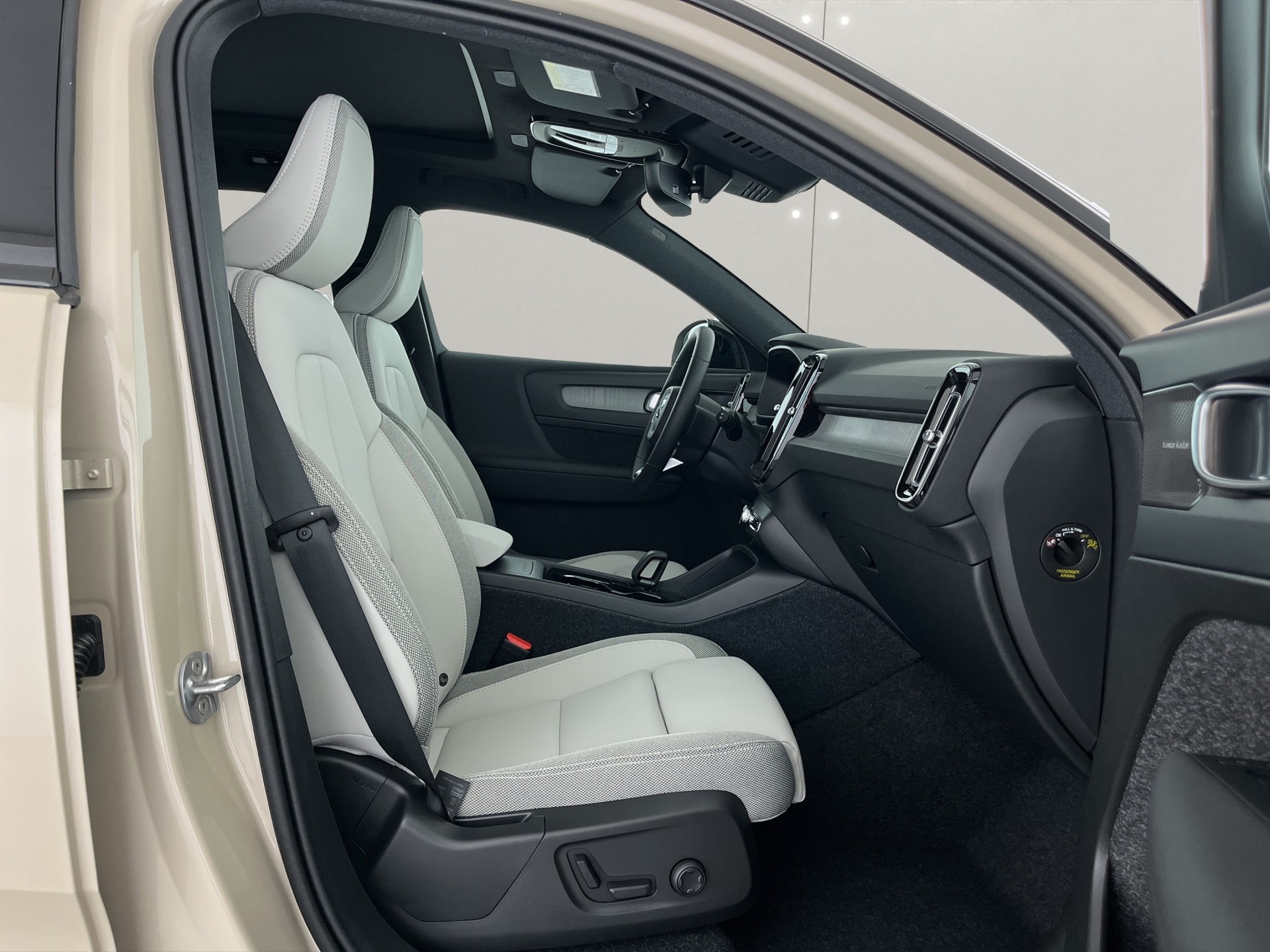 VOLVO EX40 Twin Performance Ultra AWD-image-13