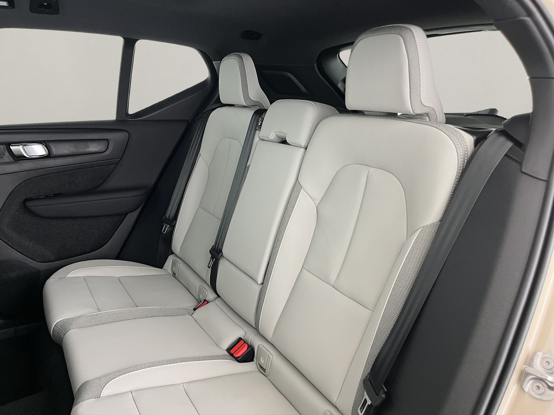 VOLVO EX40 Twin Performance Ultra AWD-image-16