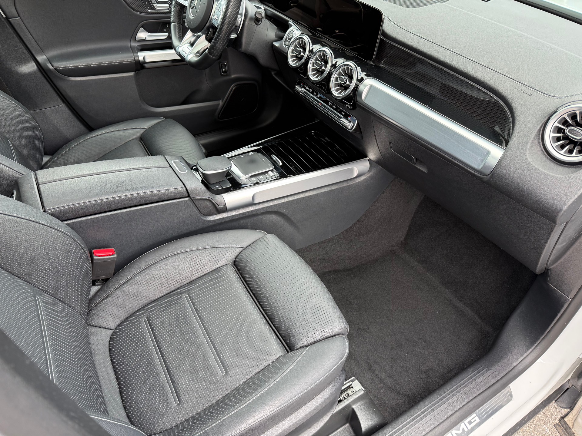 MERCEDES-BENZ GLB 35 AMG 4Matic 8G-Tronic-image-10