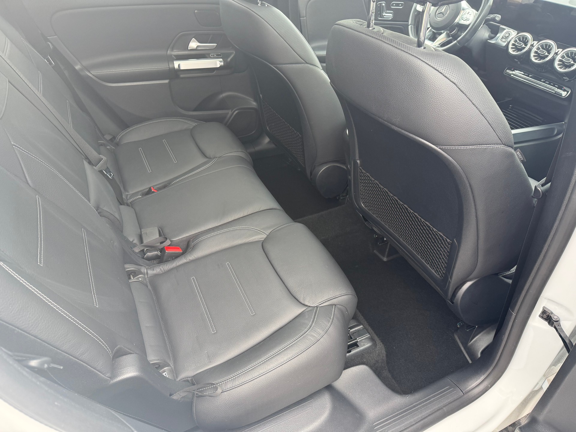 MERCEDES-BENZ GLB 35 AMG 4Matic 8G-Tronic-image-14
