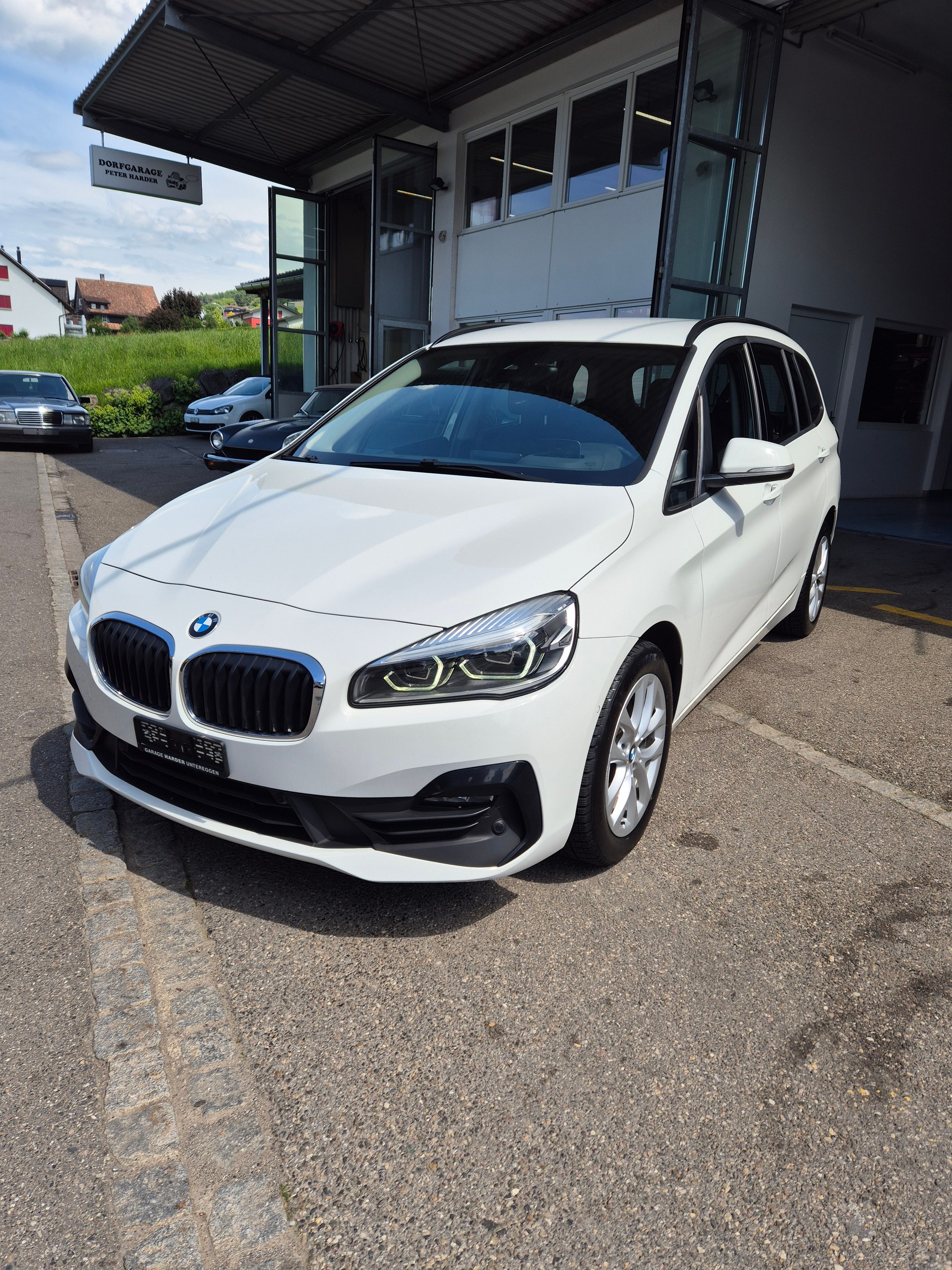 BMW 218d xDrive Gran Tourer Steptronic-image-2