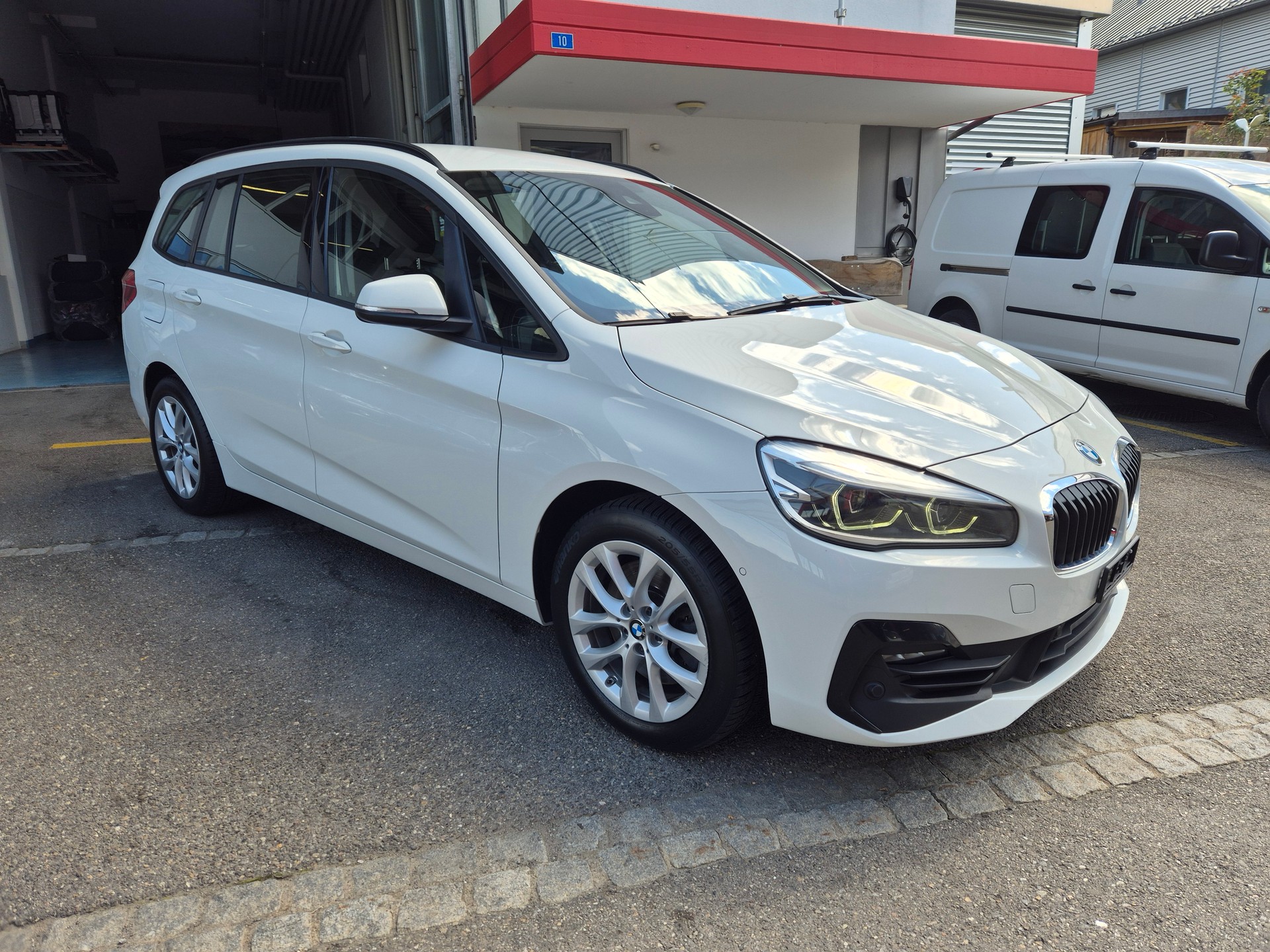BMW 218d xDrive Gran Tourer Steptronic-image-0