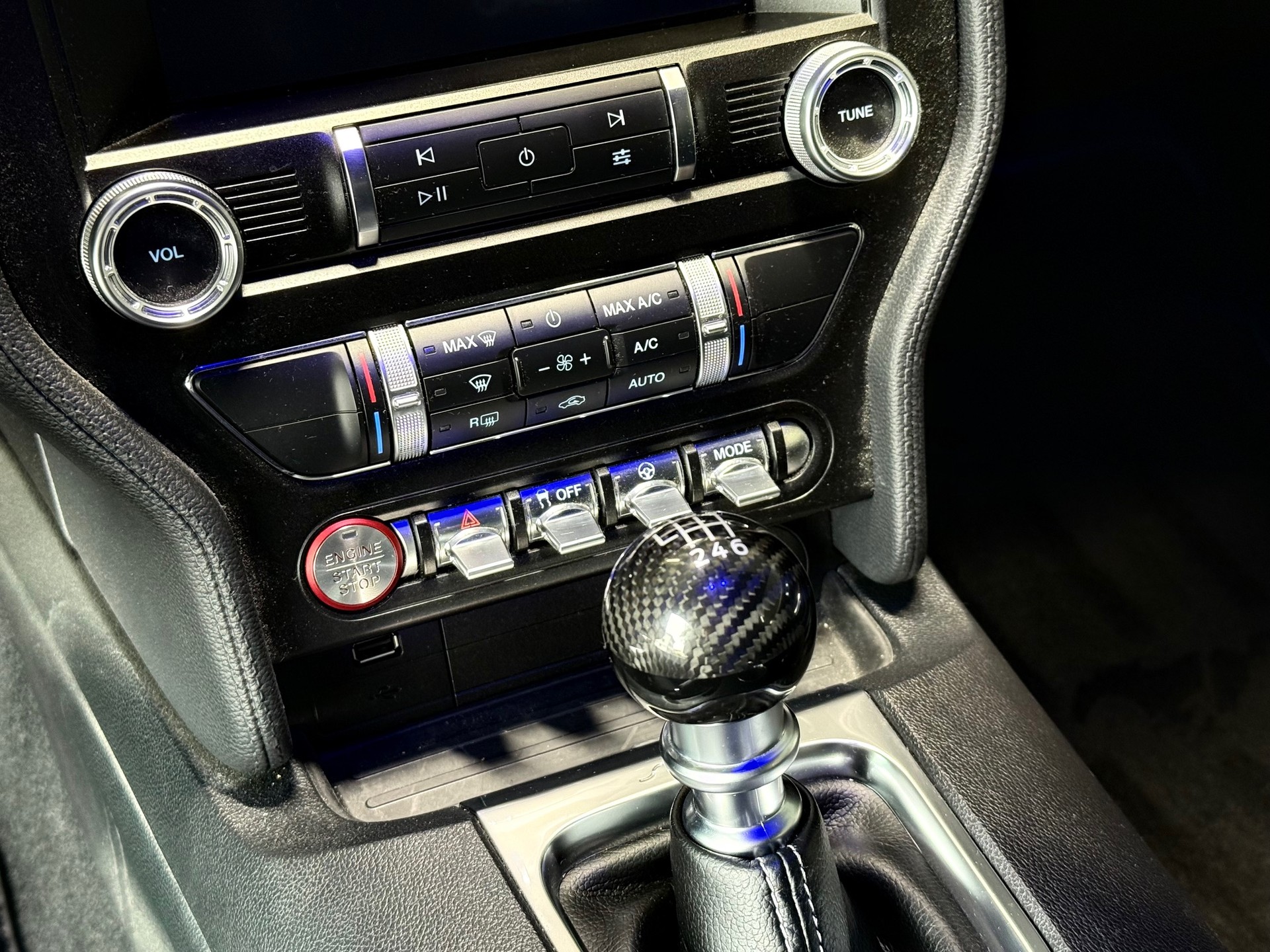 FORD Mustang Fastback 5.0 V8 Mach 1-image-14