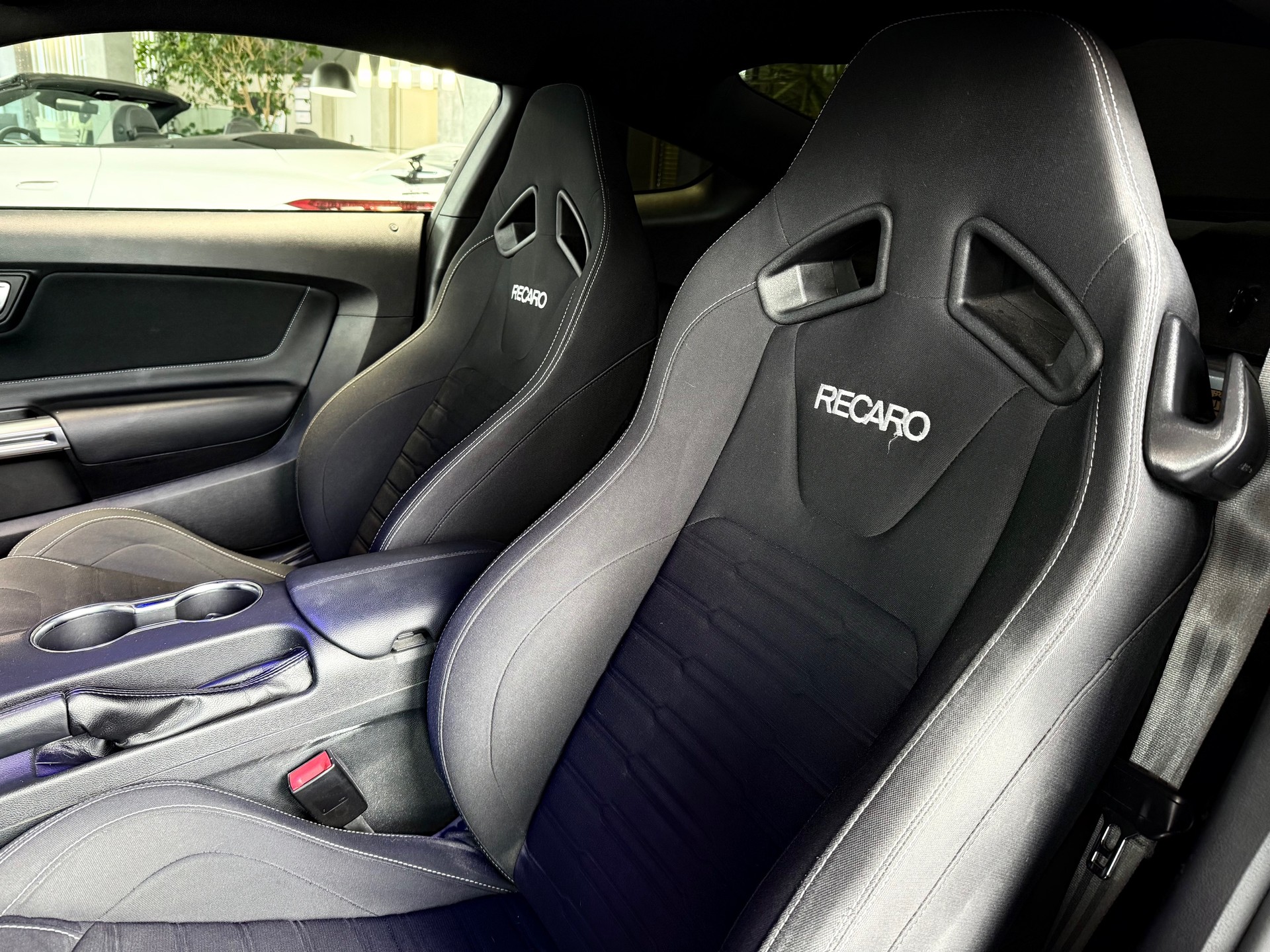 FORD Mustang Fastback 5.0 V8 Mach 1-image-12