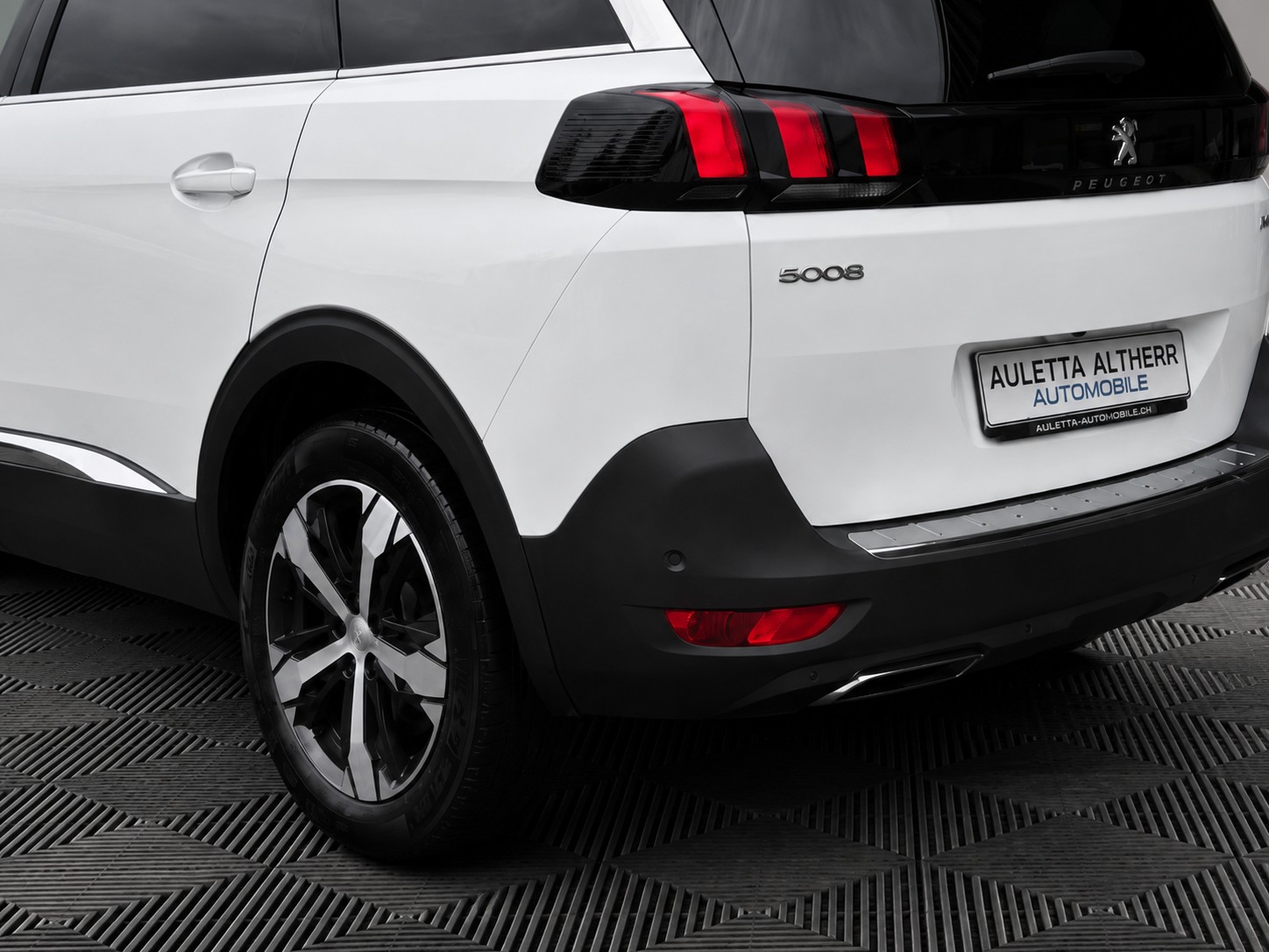 PEUGEOT 5008 1.5 BlueHDi GT Line EAT 7 Plätzer mit Isofix-image-5