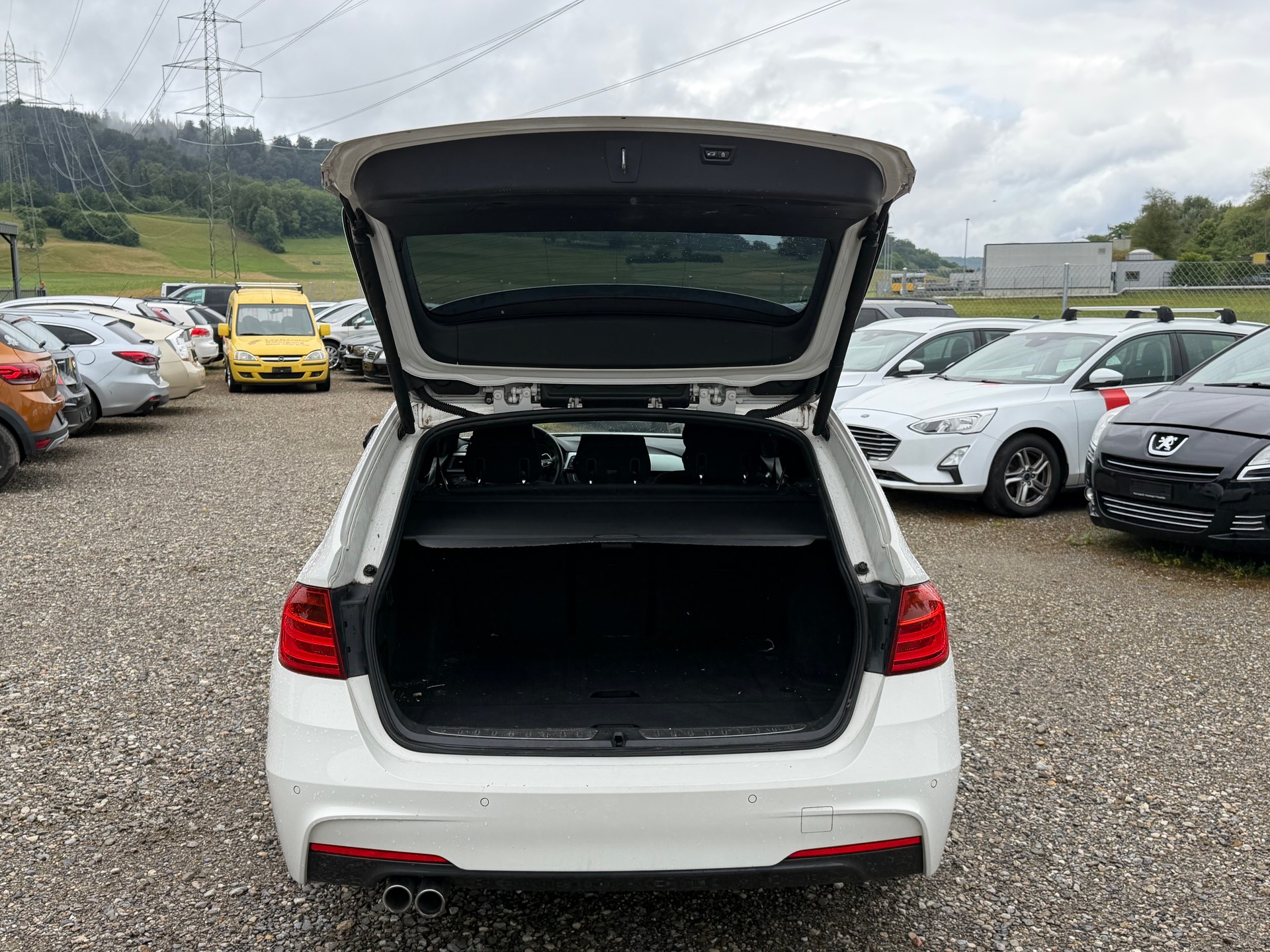 BMW 330d xDrive Touring Luxury Line Steptronic-image-14