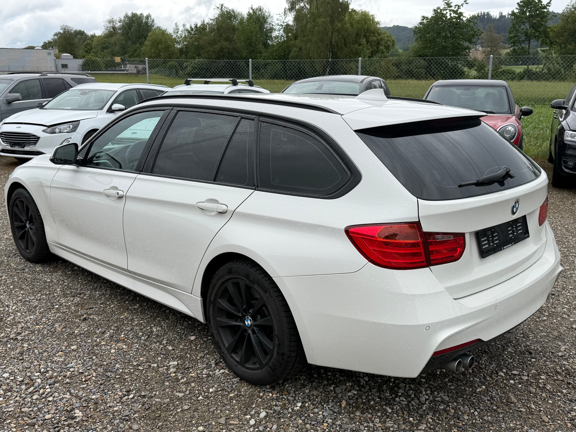 BMW 330d xDrive Touring Luxury Line Steptronic-image-12