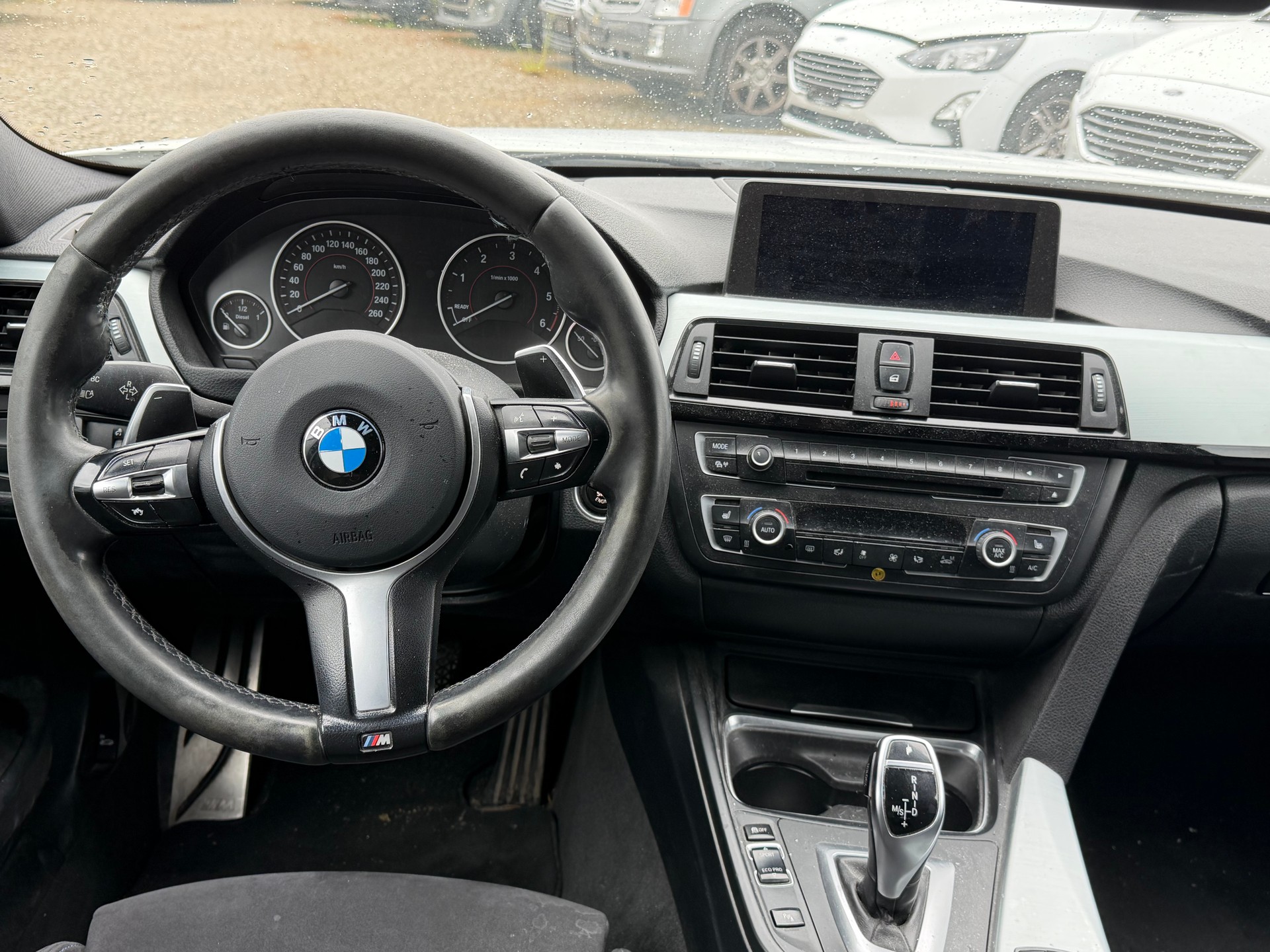 BMW 330d xDrive Touring Luxury Line Steptronic-image-4
