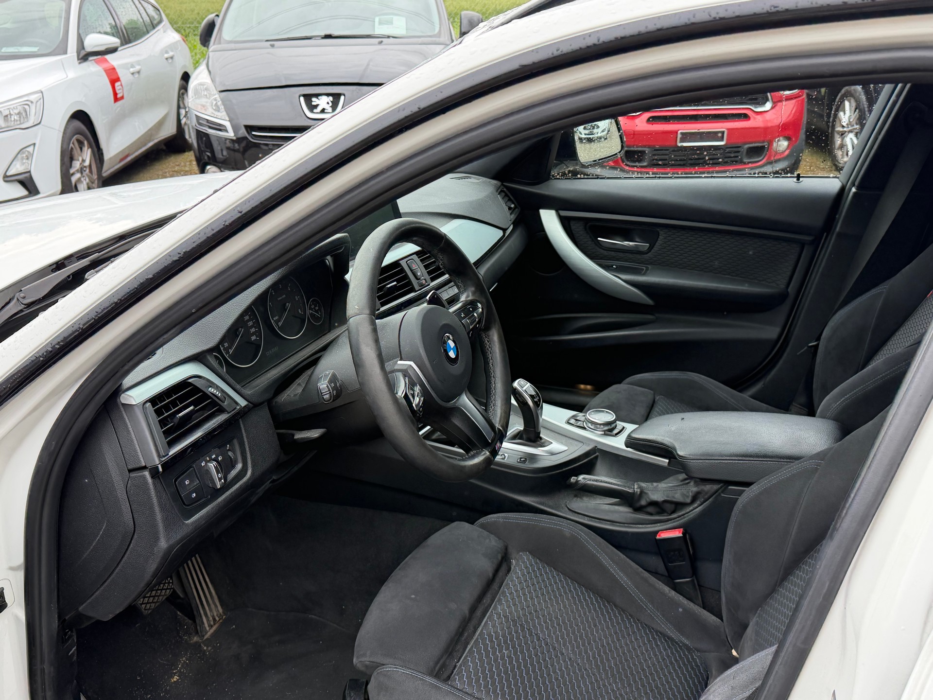 BMW 330d xDrive Touring Luxury Line Steptronic-image-6