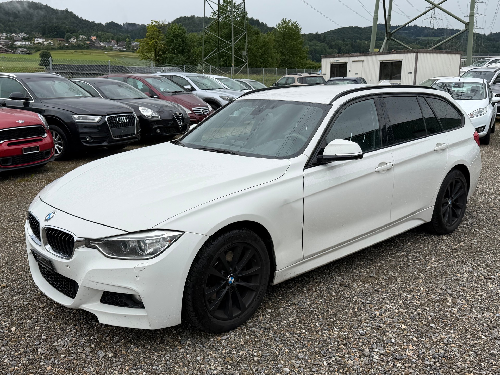 BMW 330d xDrive Touring Luxury Line Steptronic-image-2