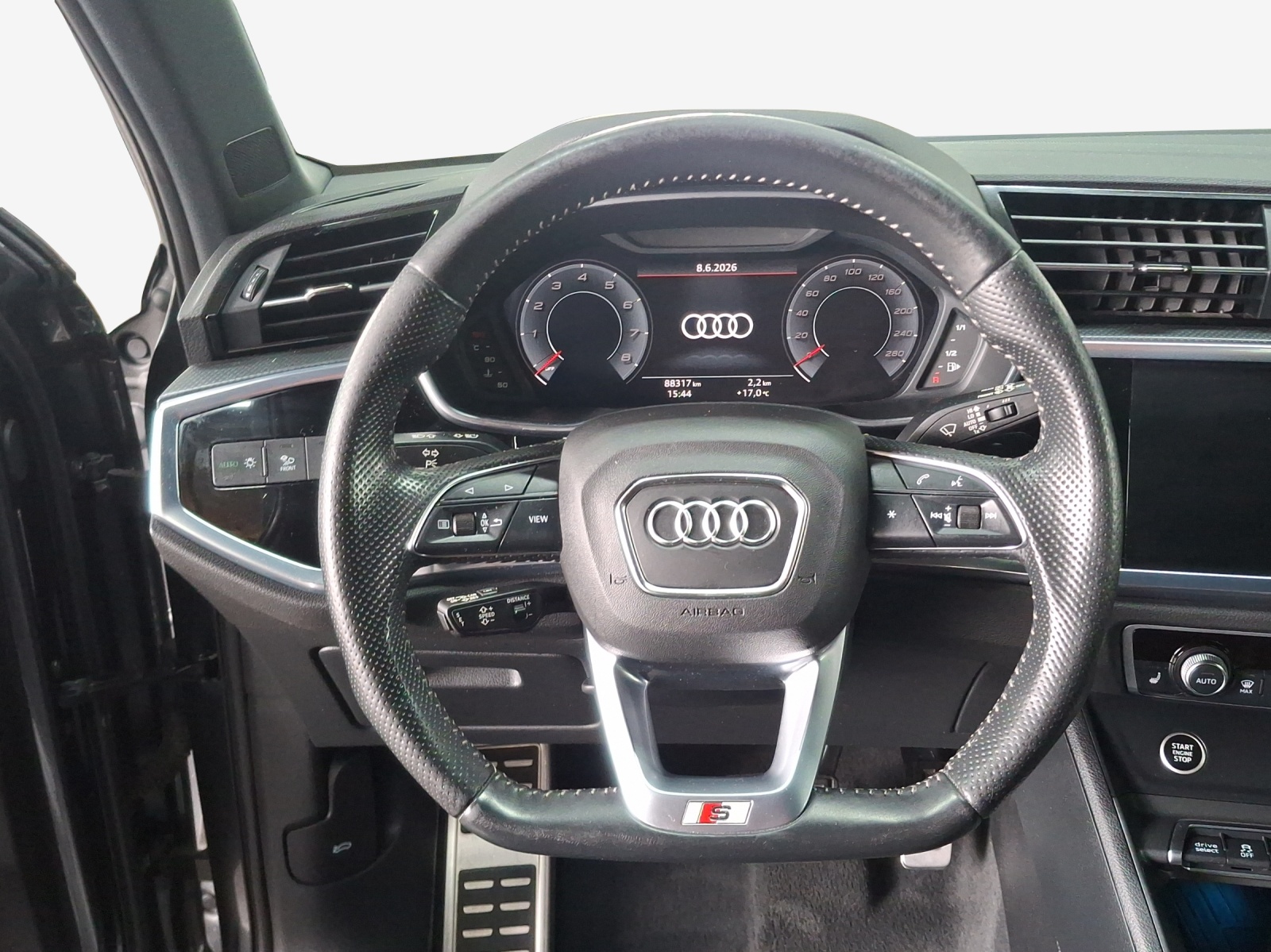 AUDI Q3 40 TFSI S line quattro S-tronic-image-8
