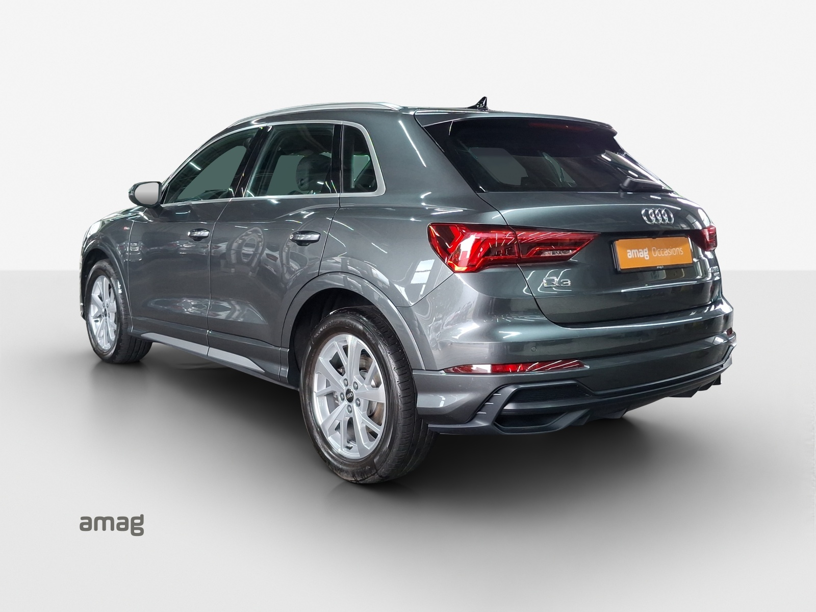 AUDI Q3 40 TFSI S line quattro S-tronic-image-2