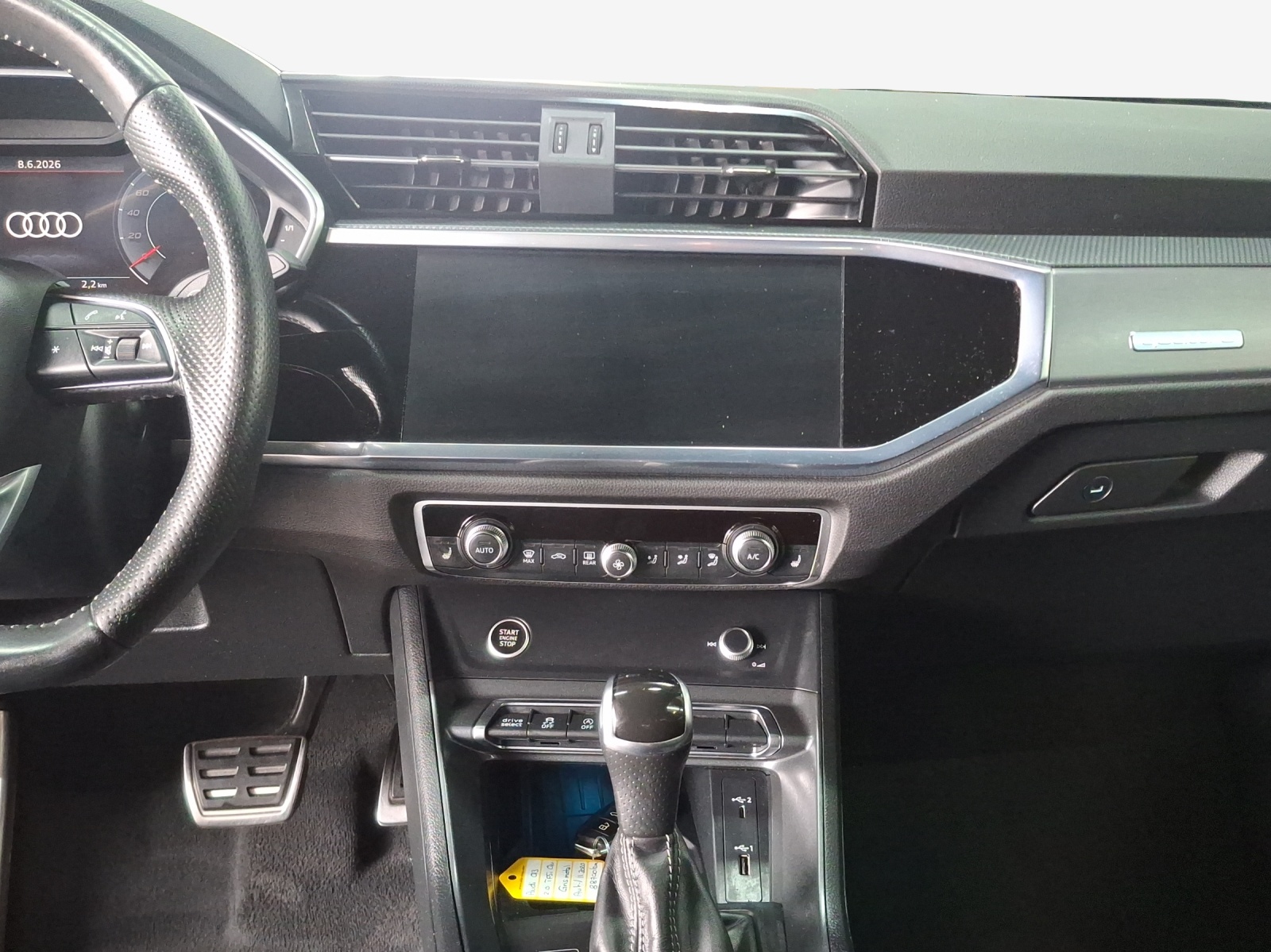 AUDI Q3 40 TFSI S line quattro S-tronic-image-9