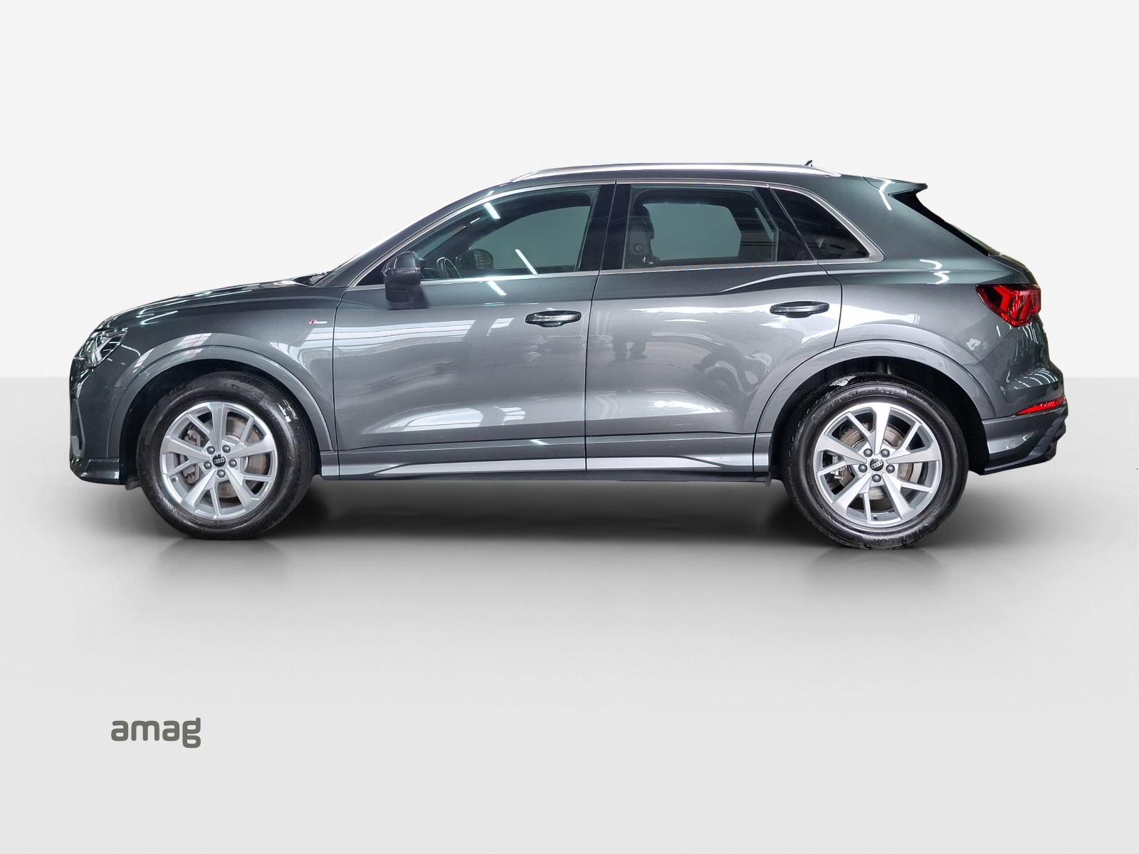 AUDI Q3 40 TFSI S line quattro S-tronic-image-1