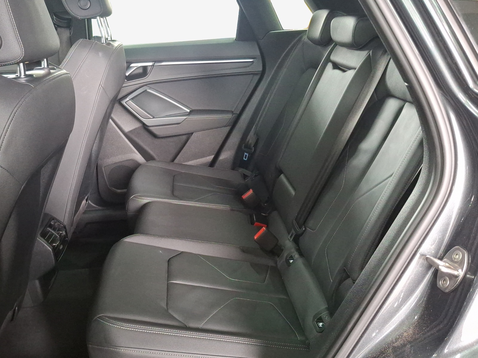AUDI Q3 40 TFSI S line quattro S-tronic-image-11