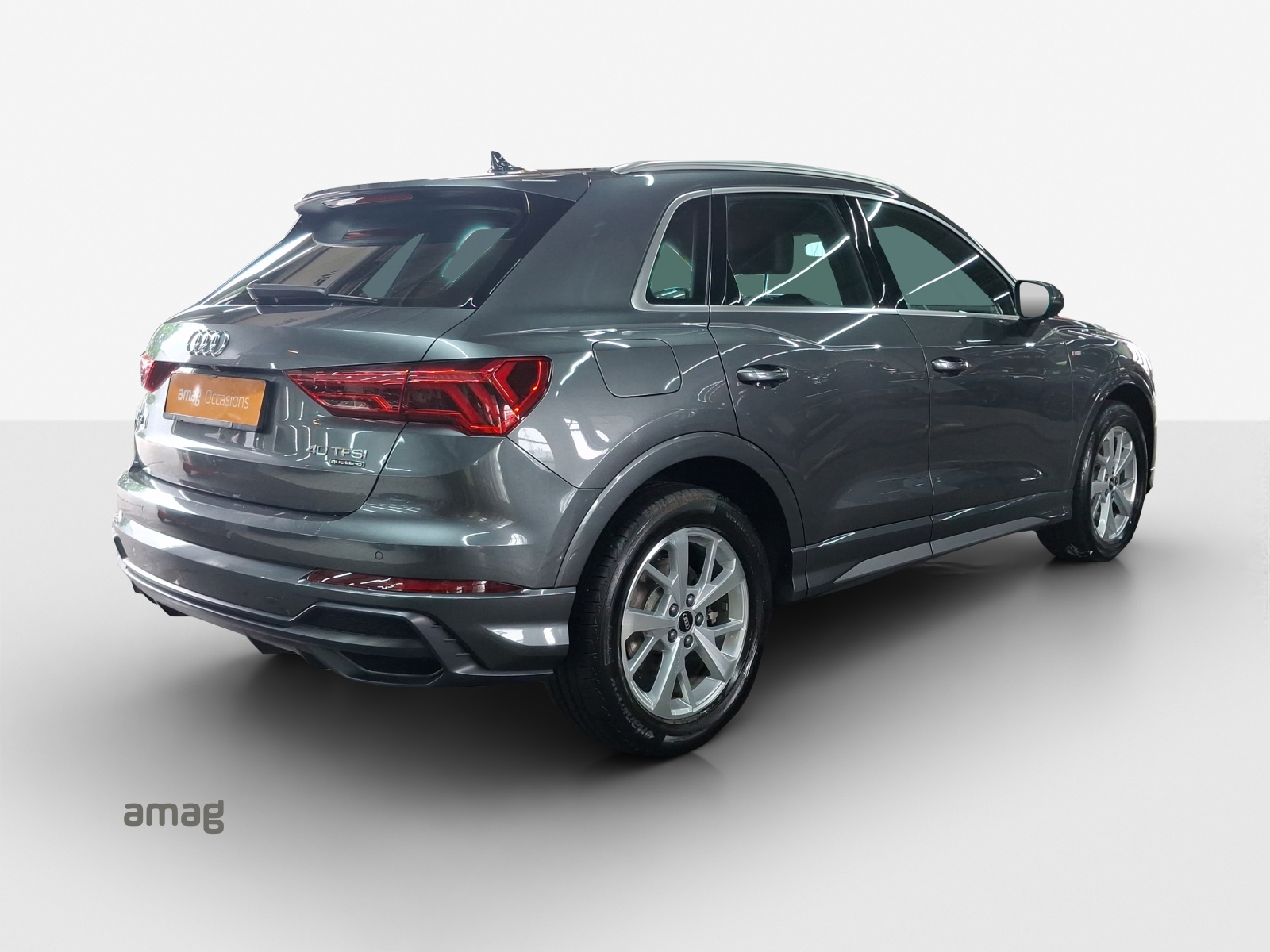 AUDI Q3 40 TFSI S line quattro S-tronic-image-4