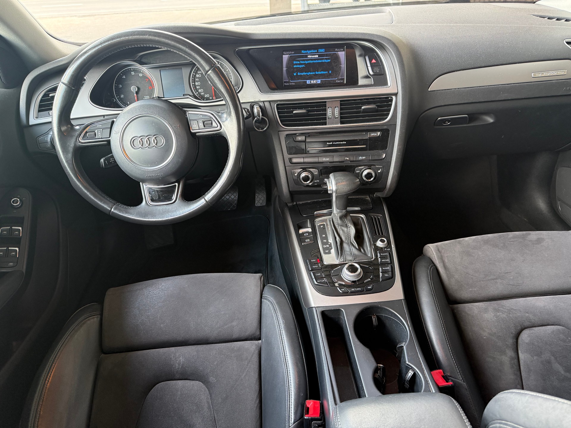 AUDI A4 Avant 2.0 TFSI quattro s-tronic-image-9