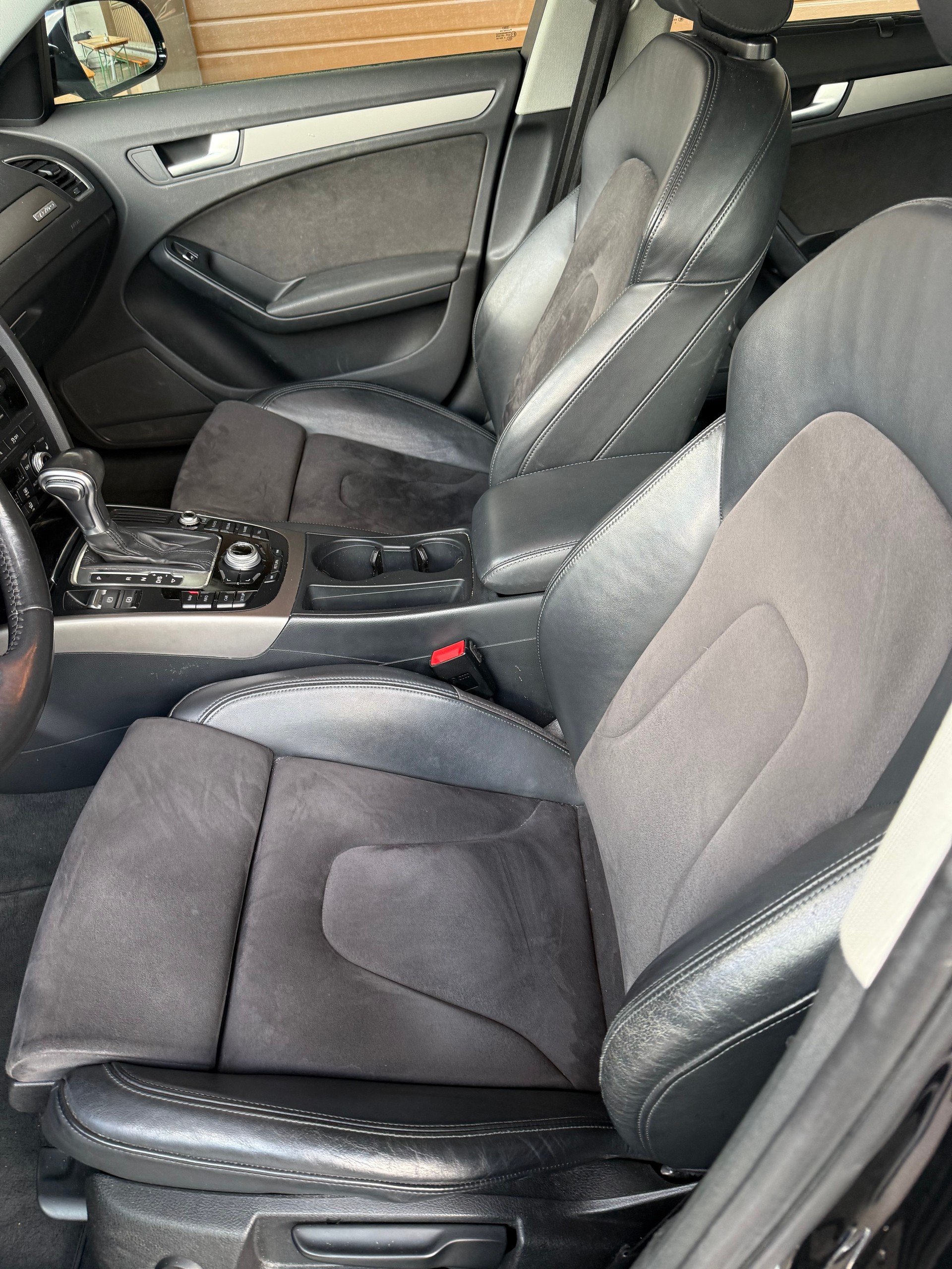 AUDI A4 Avant 2.0 TFSI quattro s-tronic-image-11