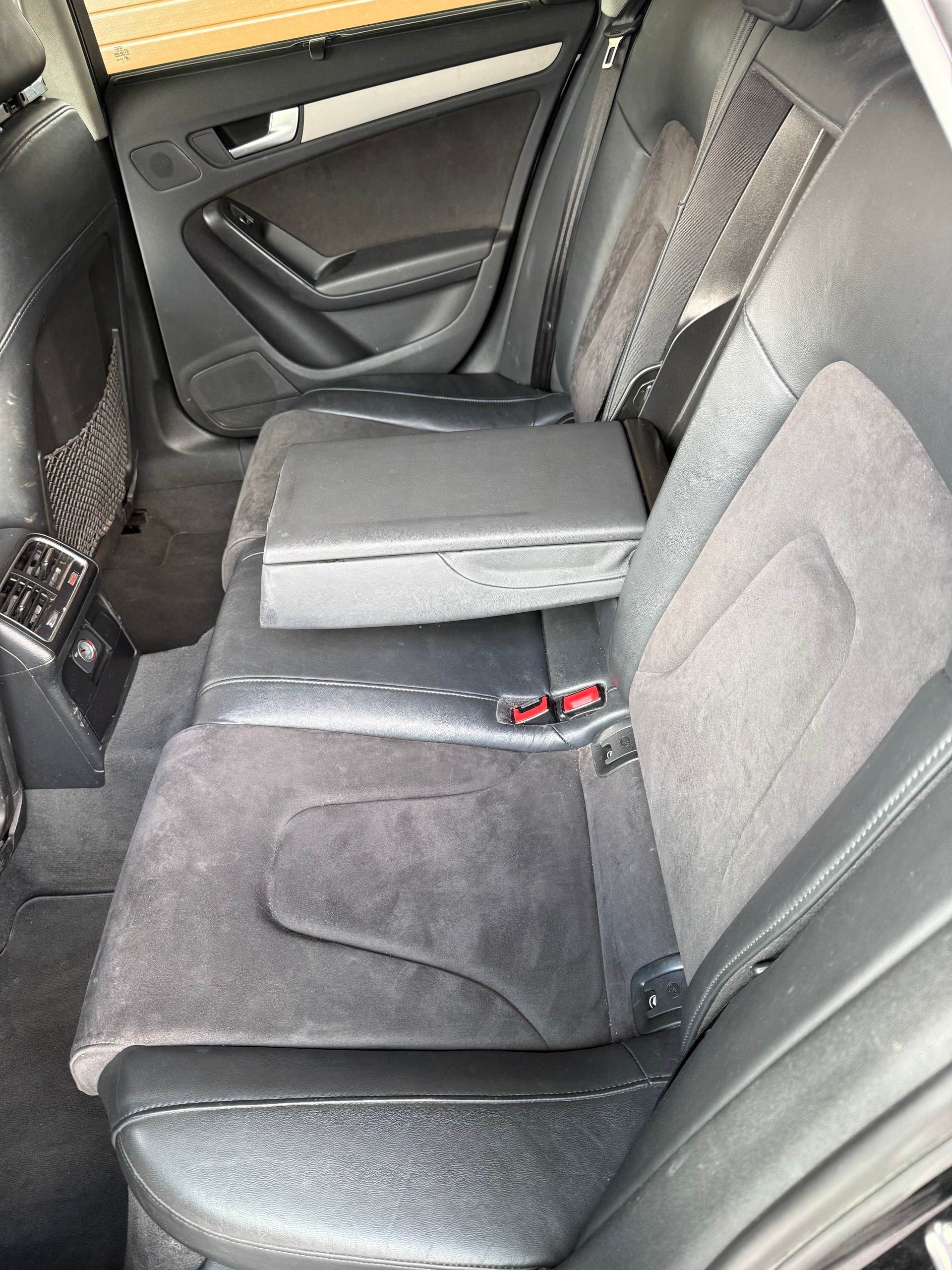 AUDI A4 Avant 2.0 TFSI quattro s-tronic-image-8