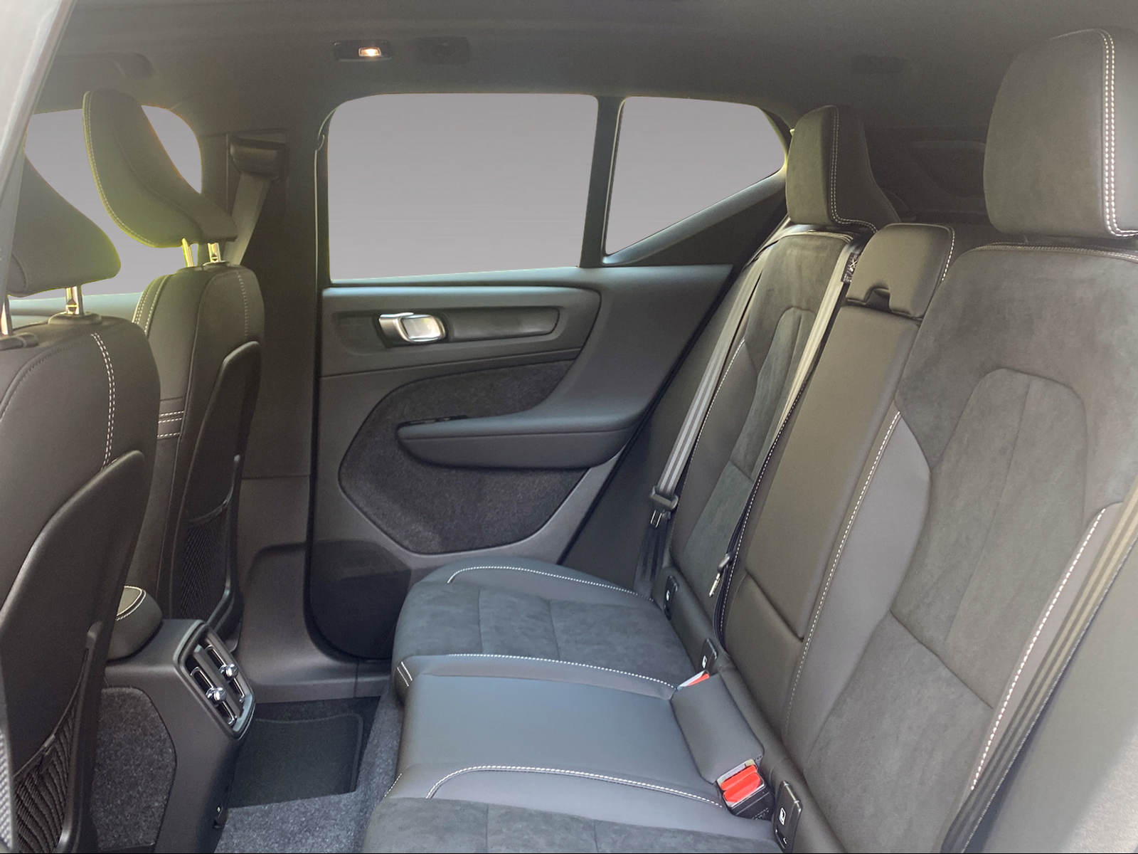VOLVO EX40 Twin Black Edition AWD-image-18