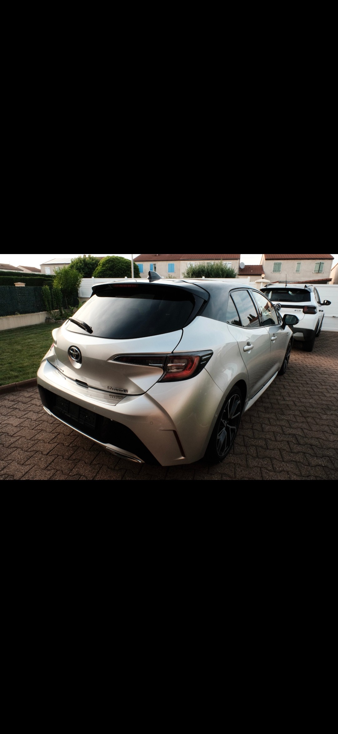 TOYOTA 2.0 HSD Premium-image-2