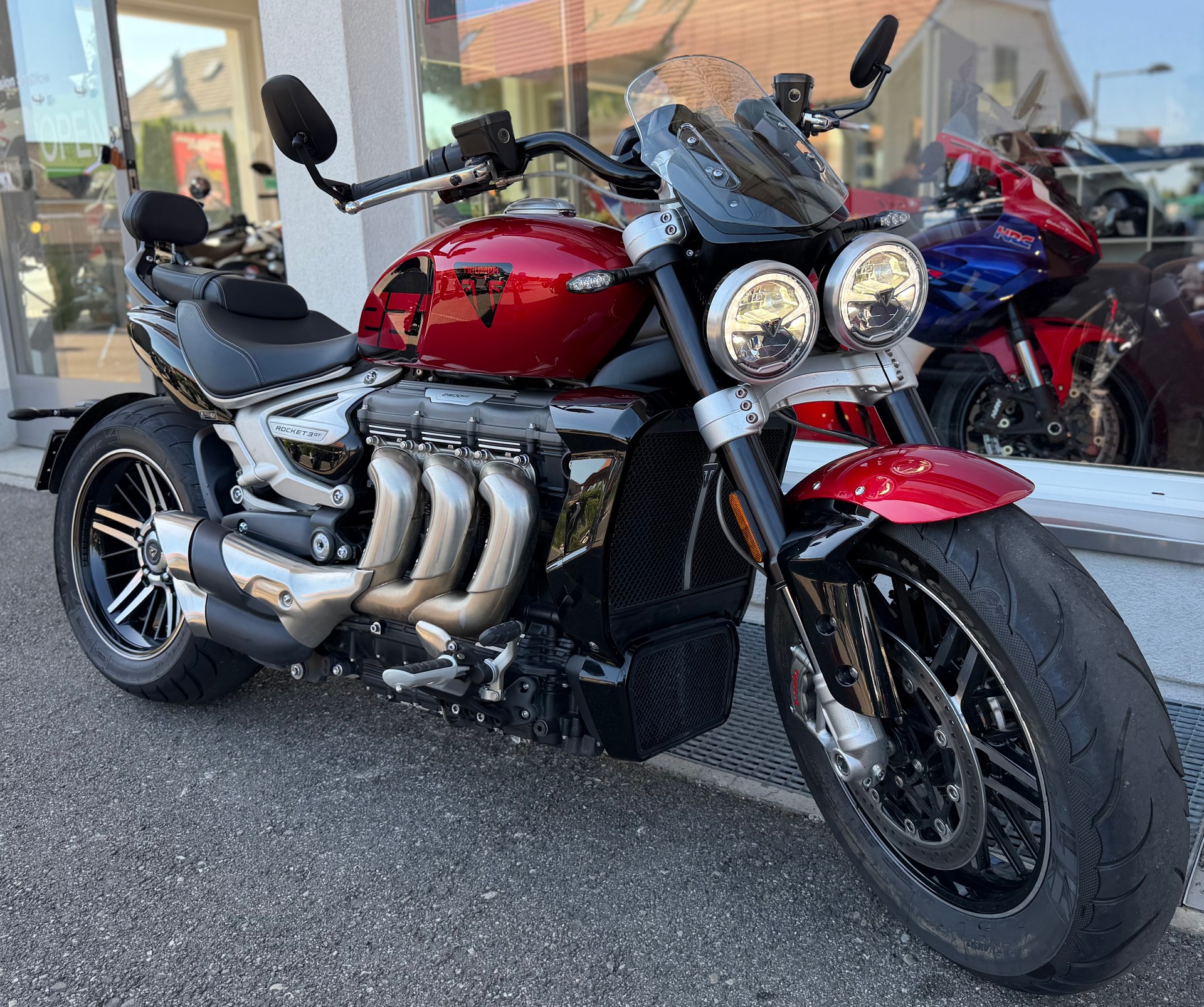 TRIUMPH Rocket 3 GT 221 Special Edition-image-9