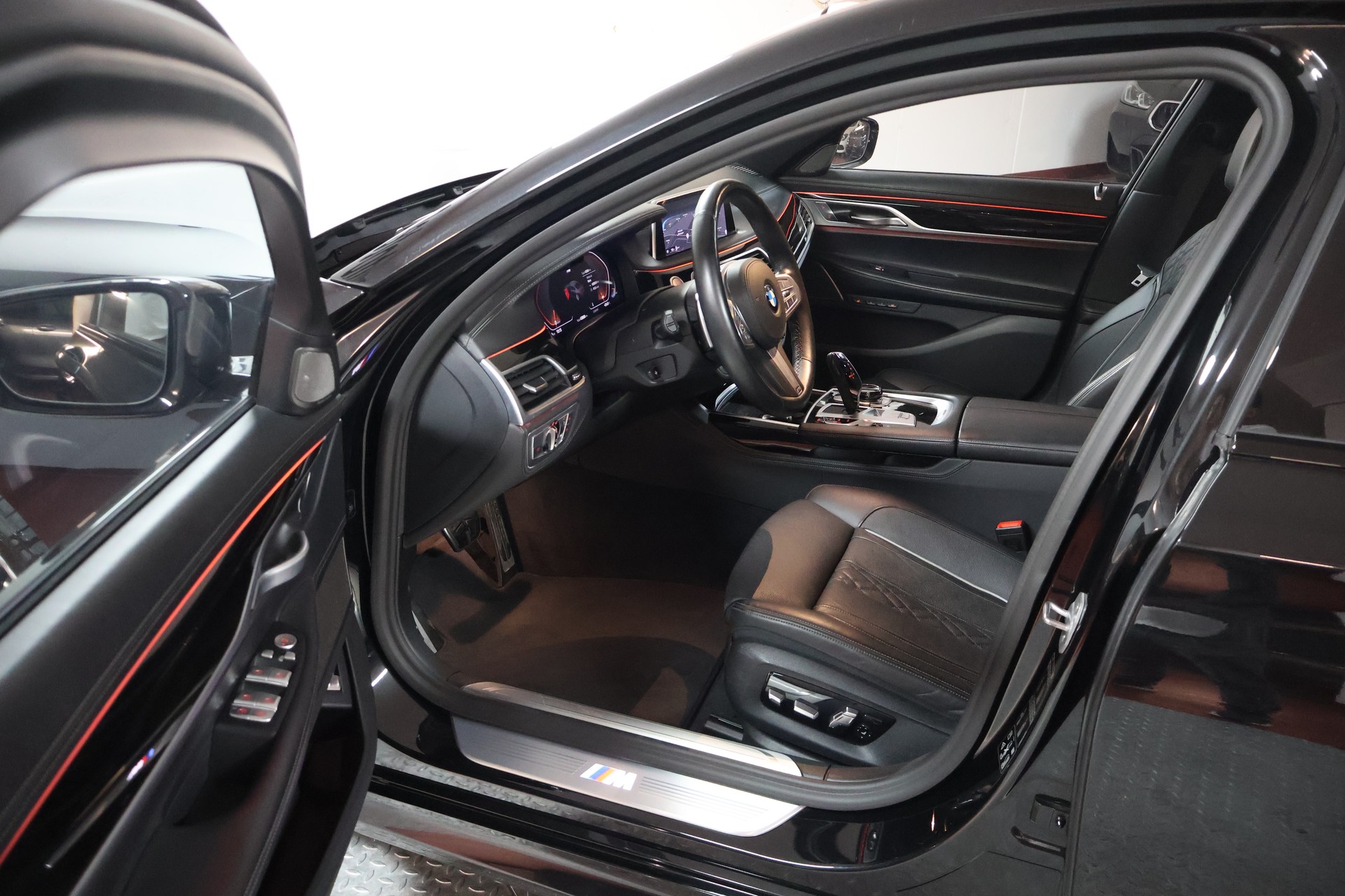 BMW 750Ld xDrive M Sport Steptronic-image-6