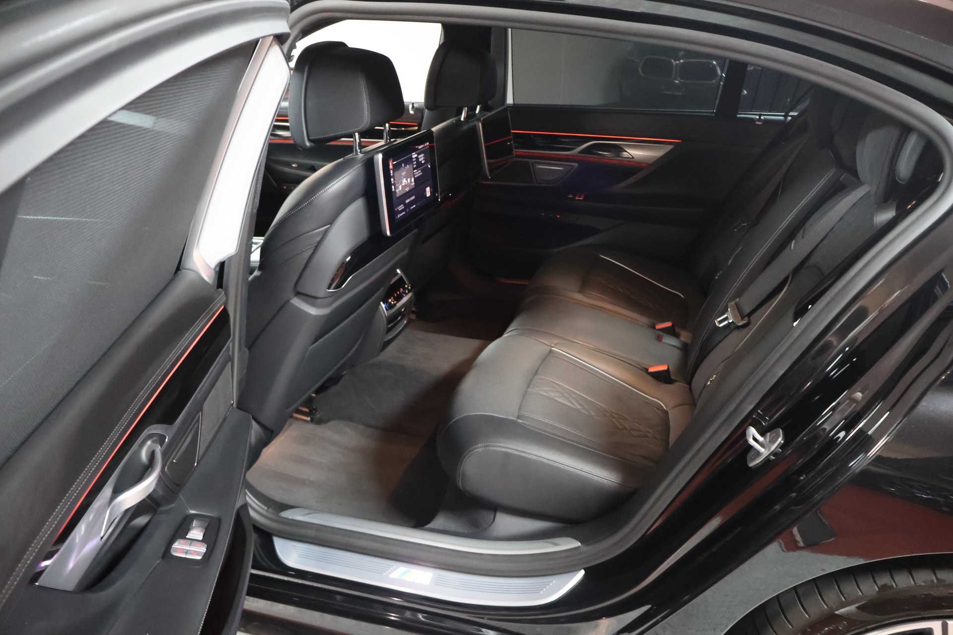 BMW 750Ld xDrive M Sport Steptronic-image-18