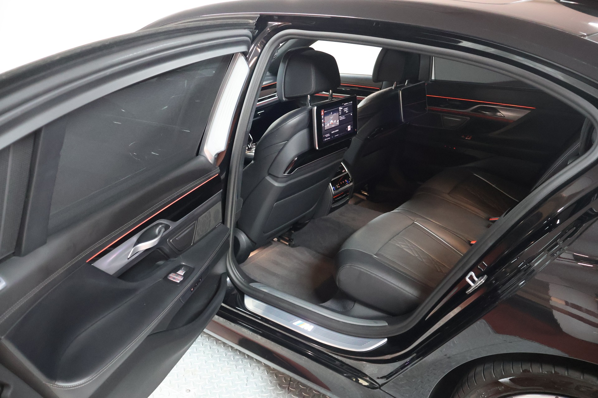 BMW 750Ld xDrive M Sport Steptronic-image-17