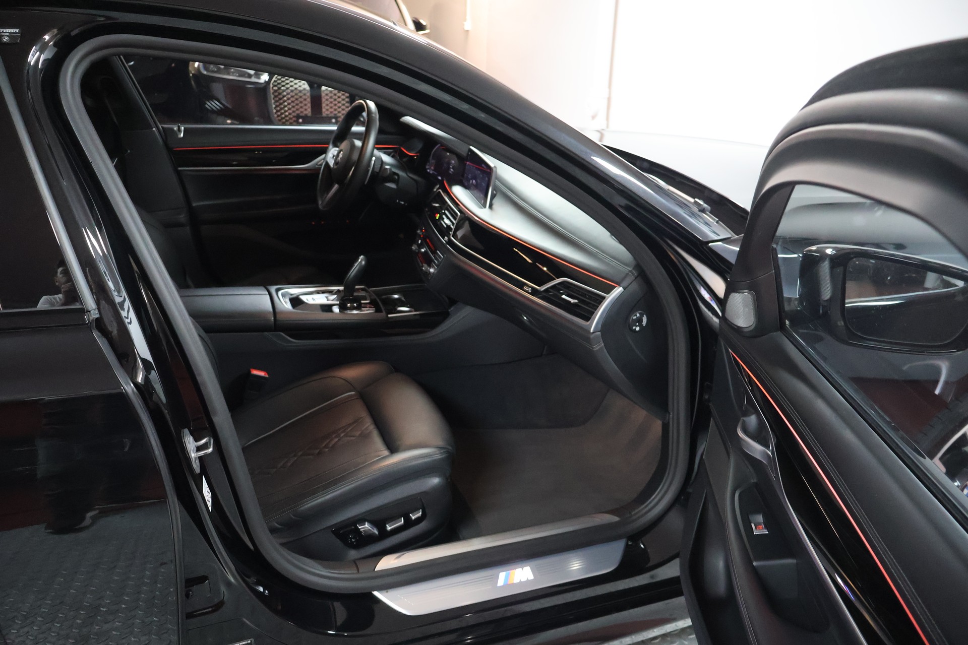 BMW 750Ld xDrive M Sport Steptronic-image-14