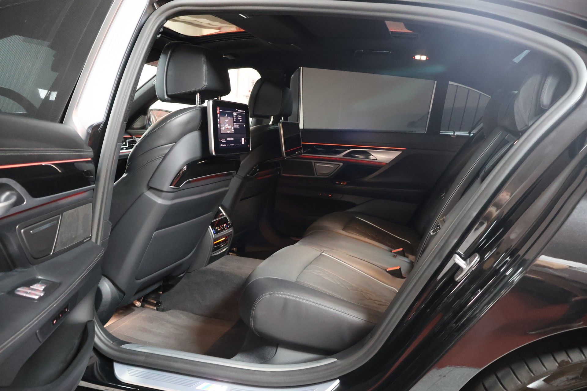 BMW 750Ld xDrive M Sport Steptronic-image-19