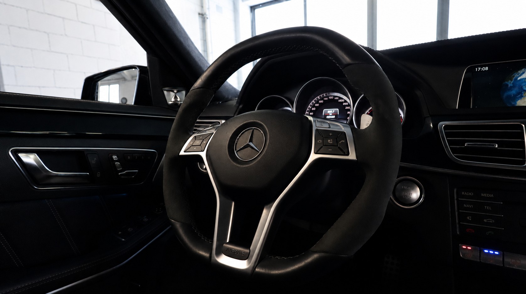 MERCEDES-BENZ E 63 AMG S 4Matic Speedshift-image-16