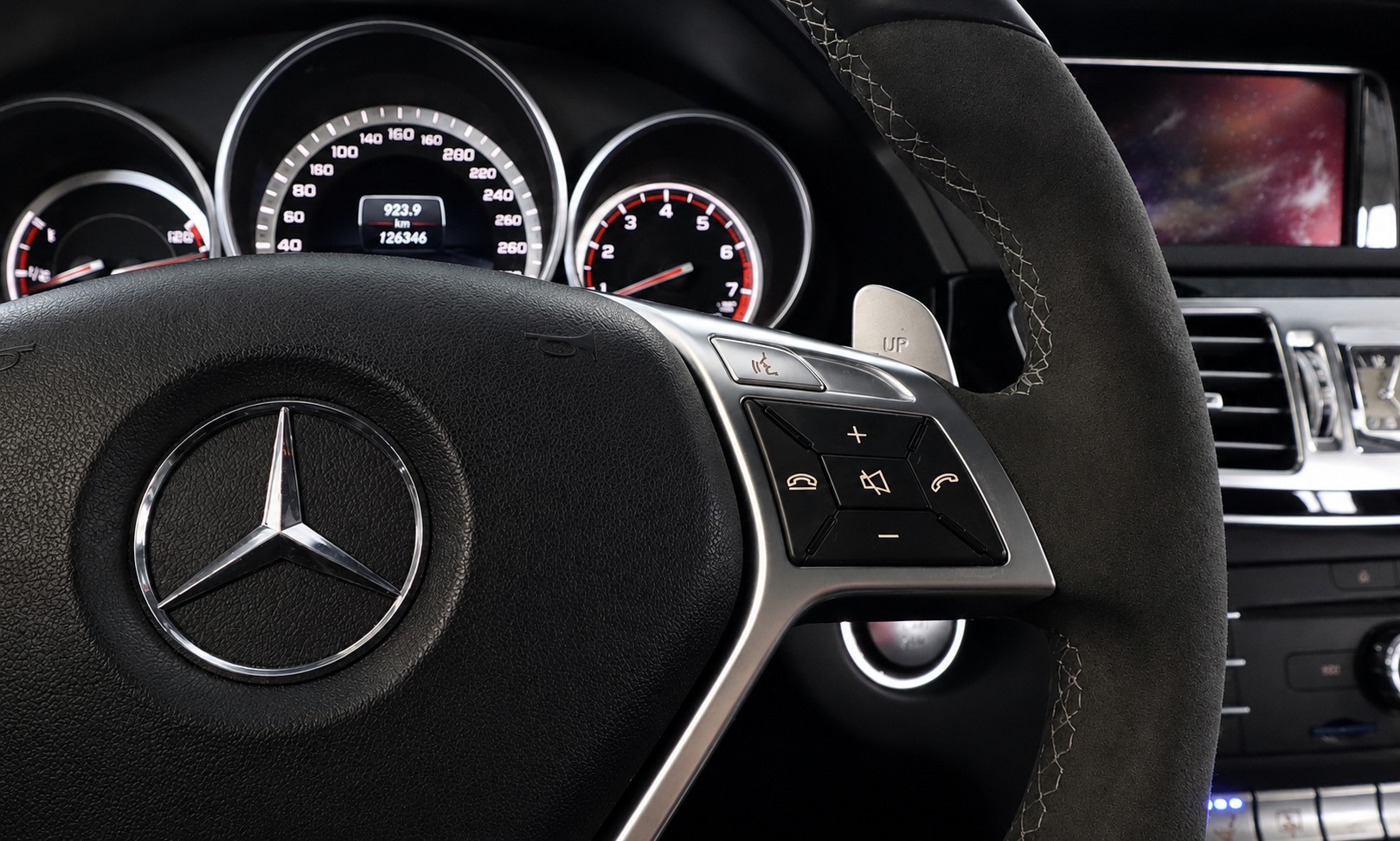 MERCEDES-BENZ E 63 AMG S 4Matic Speedshift-image-8