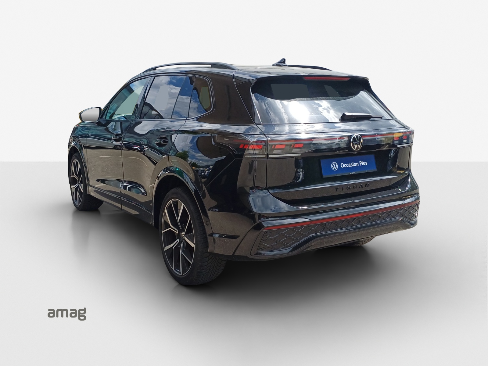 VW Tiguan 2.0 TSI DSG R-Line 4Motion-image-2