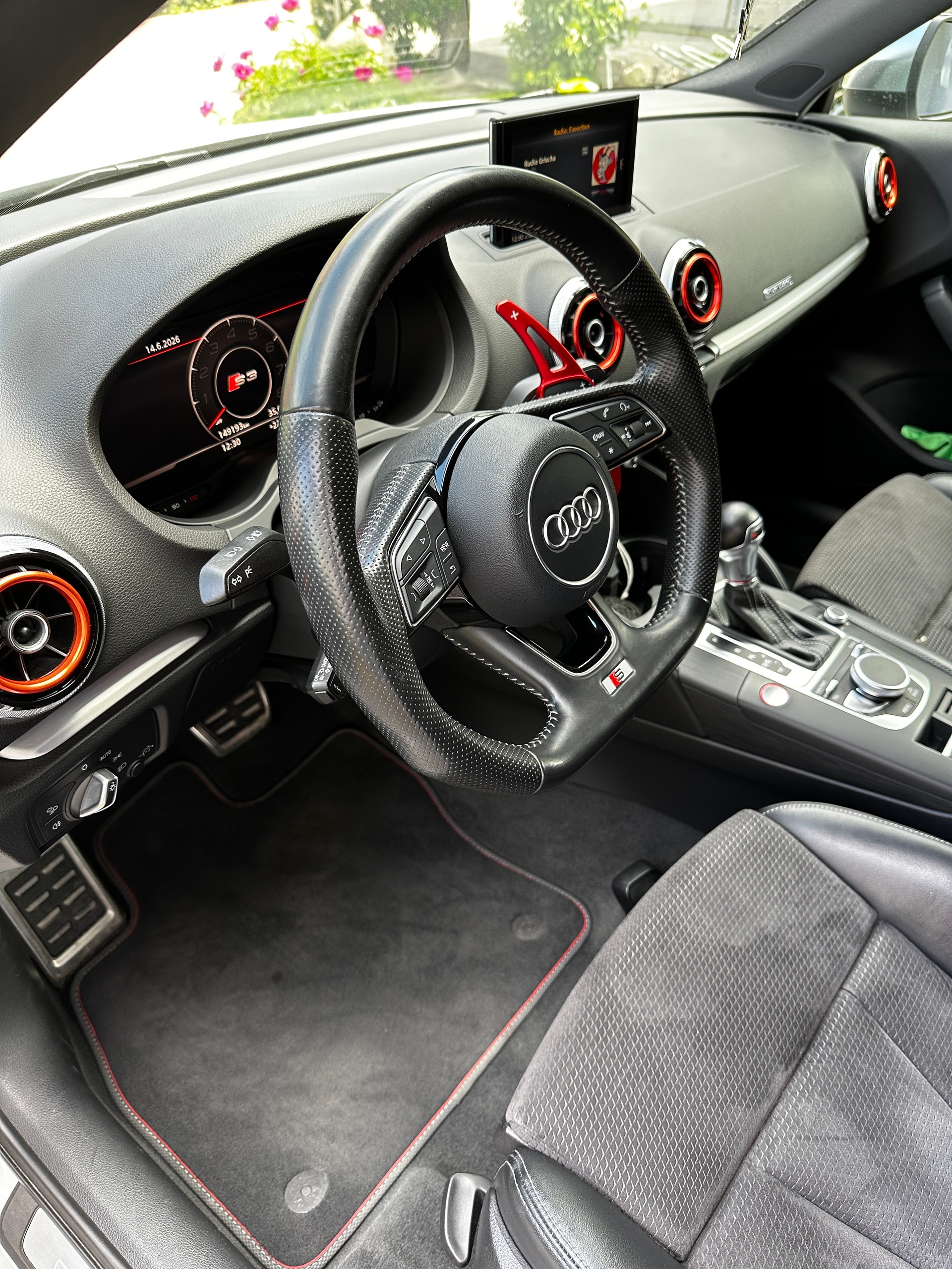 AUDI 2.0 T FSI quattro S-Tronic-image-4