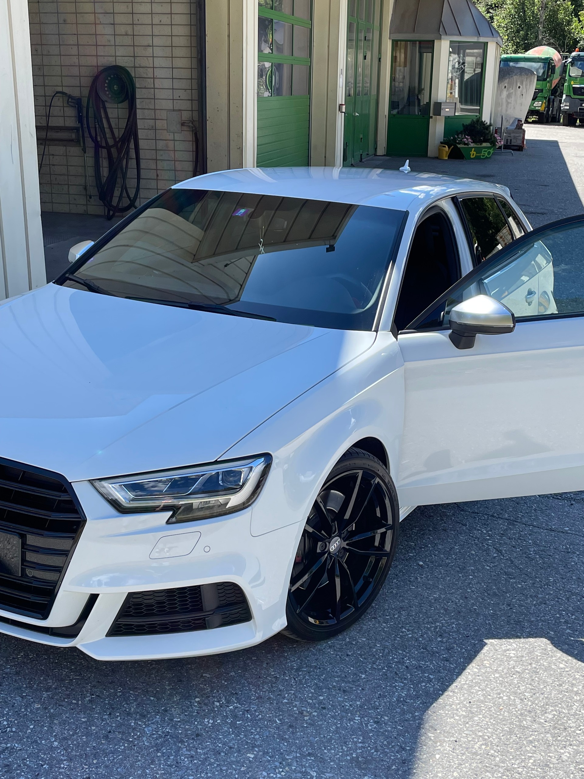 AUDI 2.0 T FSI quattro S-Tronic-image-0