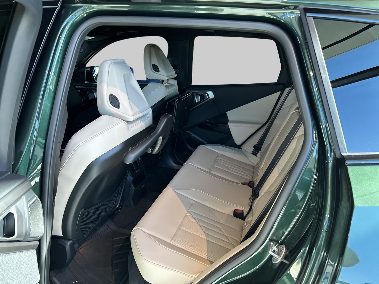 BMW X3 M50i-image-14