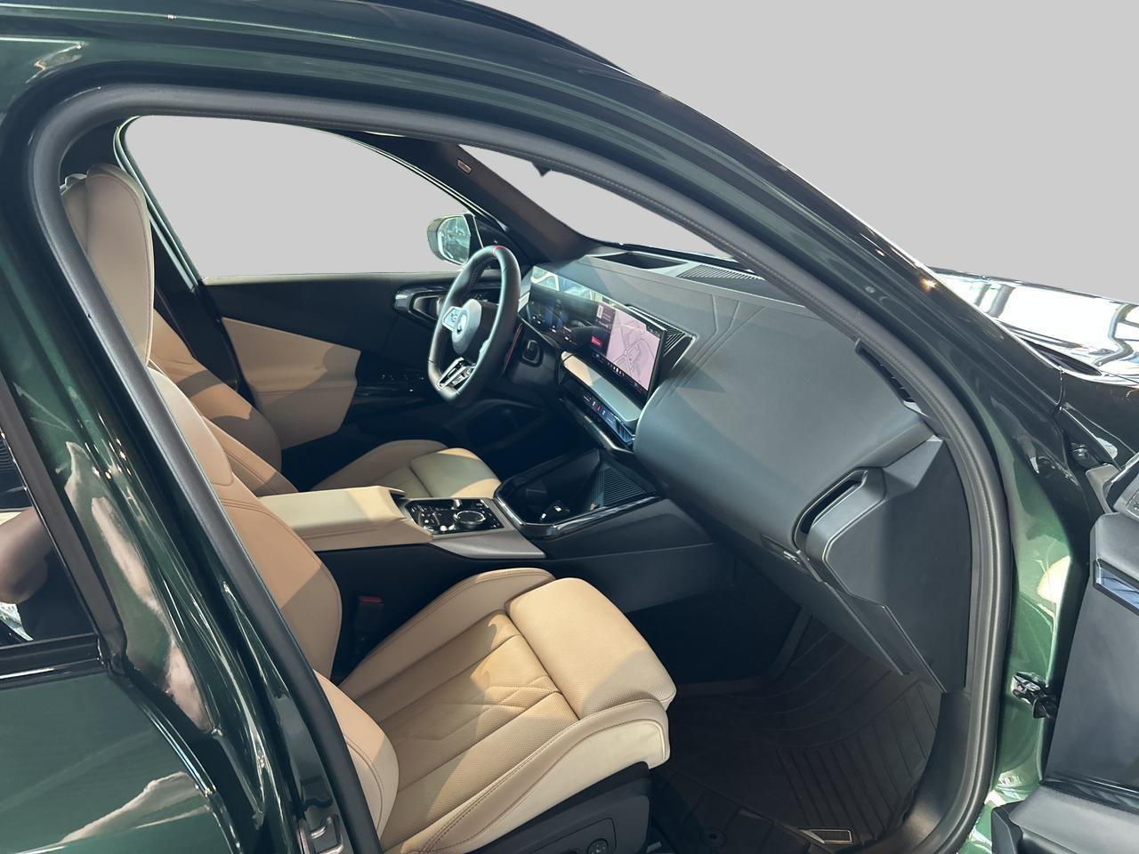 BMW X3 M50i-image-12