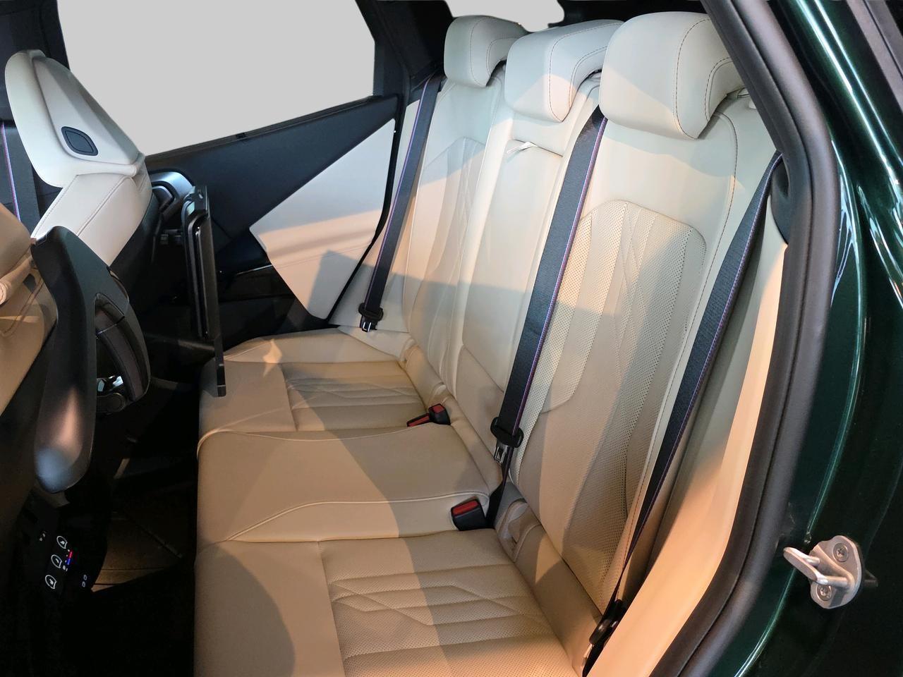 BMW X3 M50i-image-13