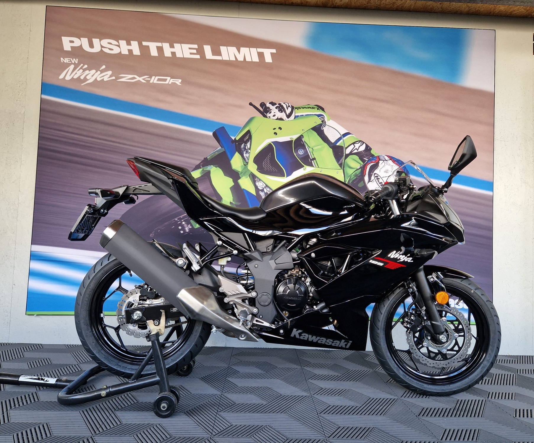 KAWASAKI Ninja 125 Black-image-1