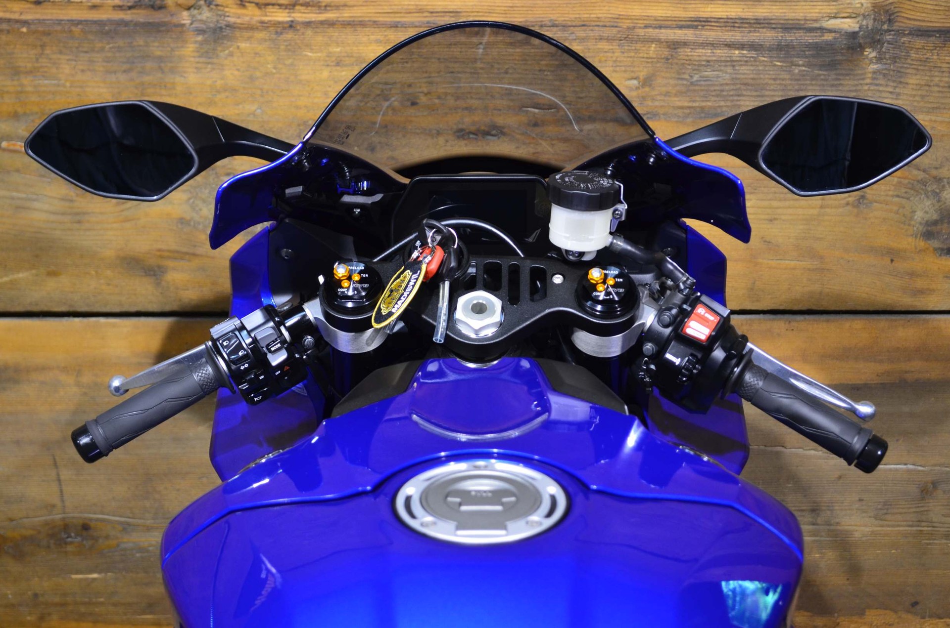 YAMAHA YZF-R1 ABS-showroom-element-2