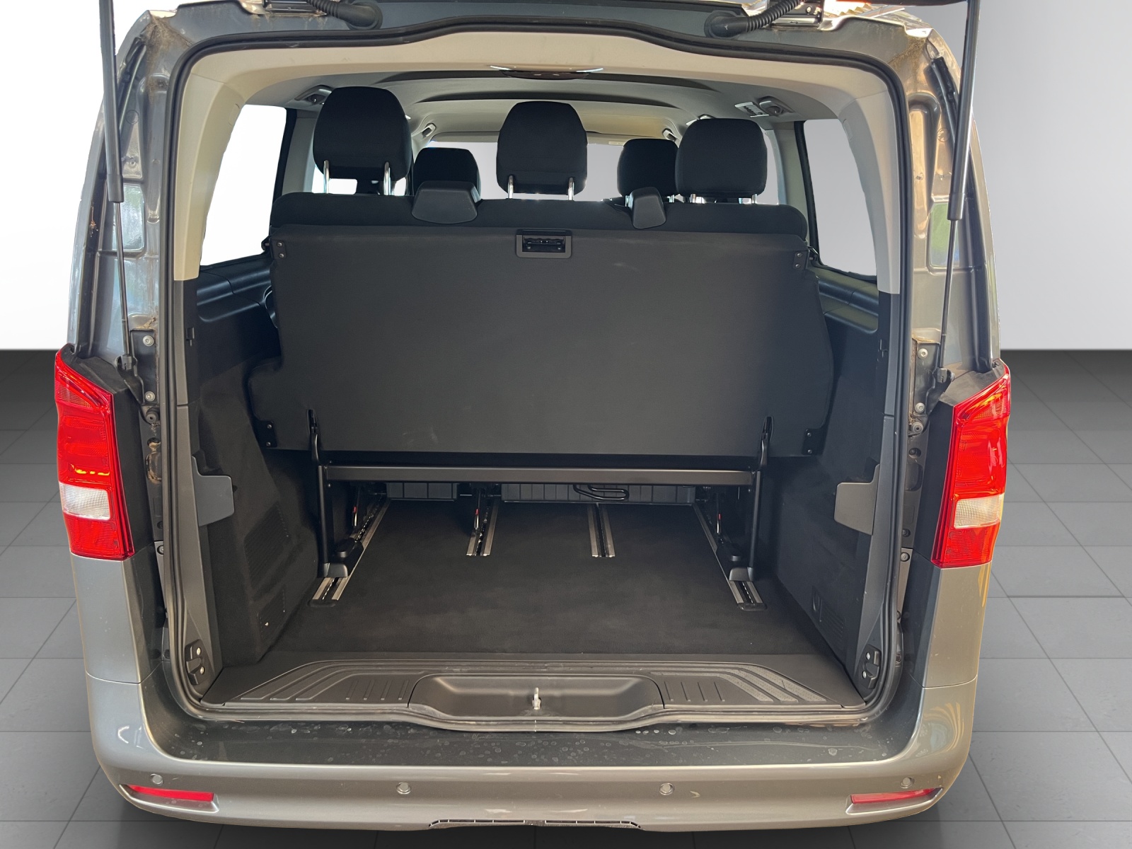 MERCEDES-BENZ Vito 116 CDI Lang Select Family Tourer 4Matic 9G-Tronic-image-5
