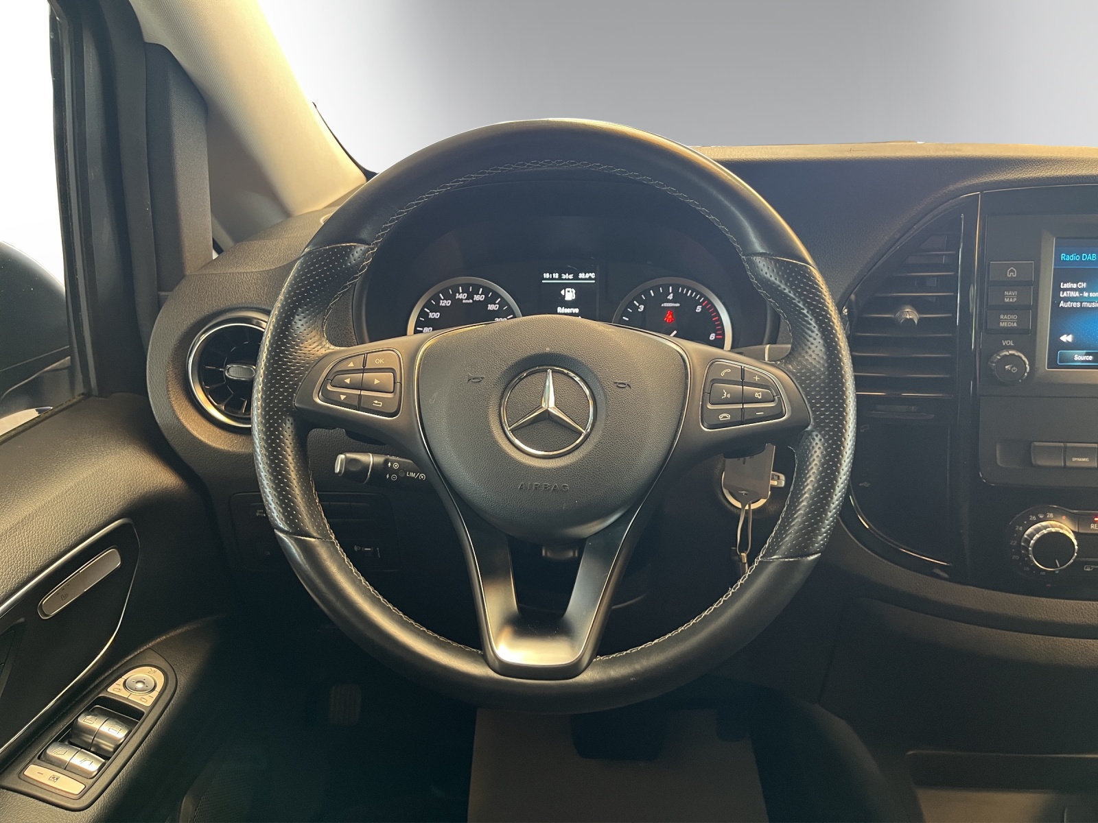 MERCEDES-BENZ Vito 116 CDI Lang Select Family Tourer 4Matic 9G-Tronic-image-13