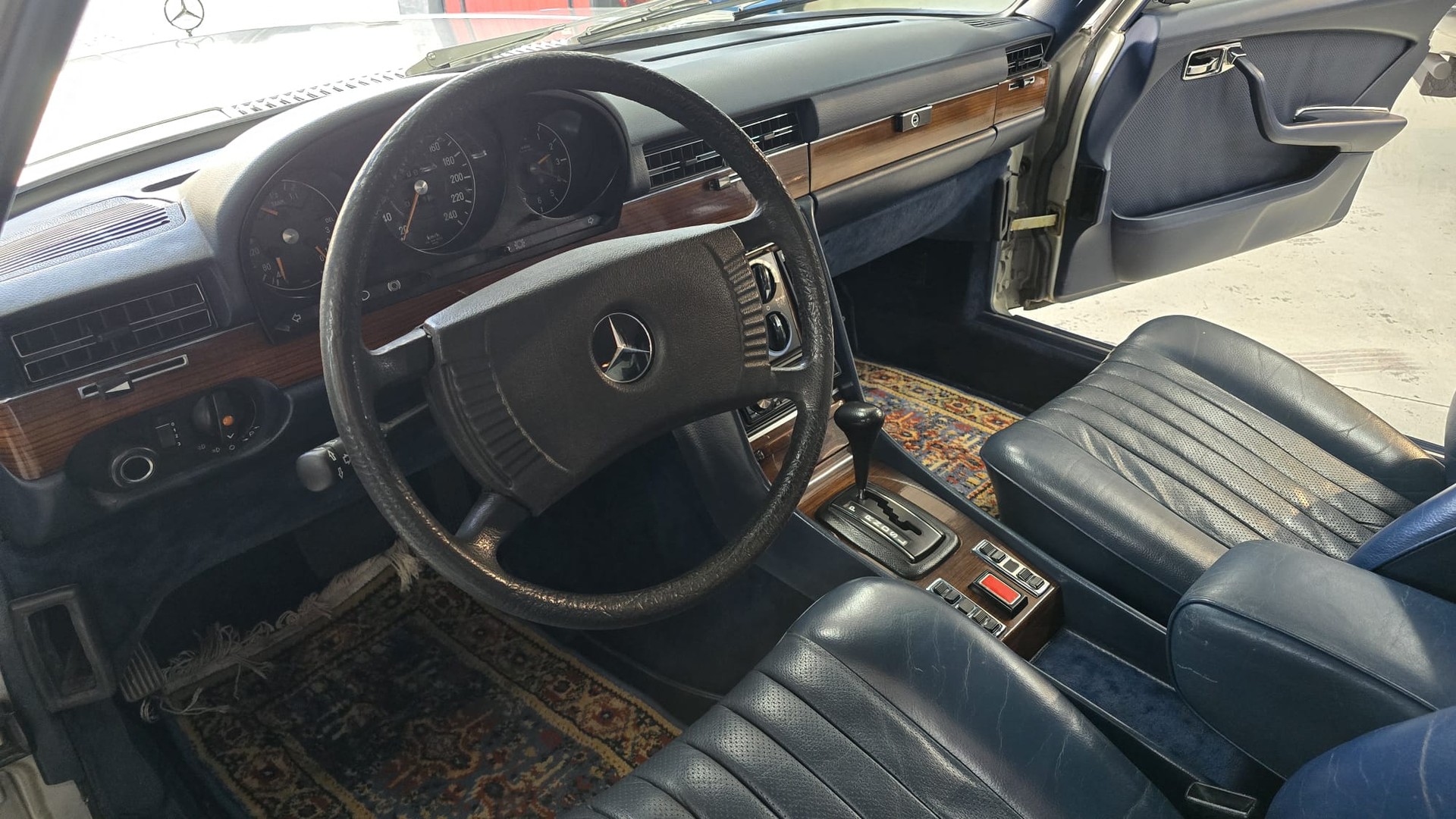 MERCEDES-BENZ 350 SE V8 Veteran-image-18