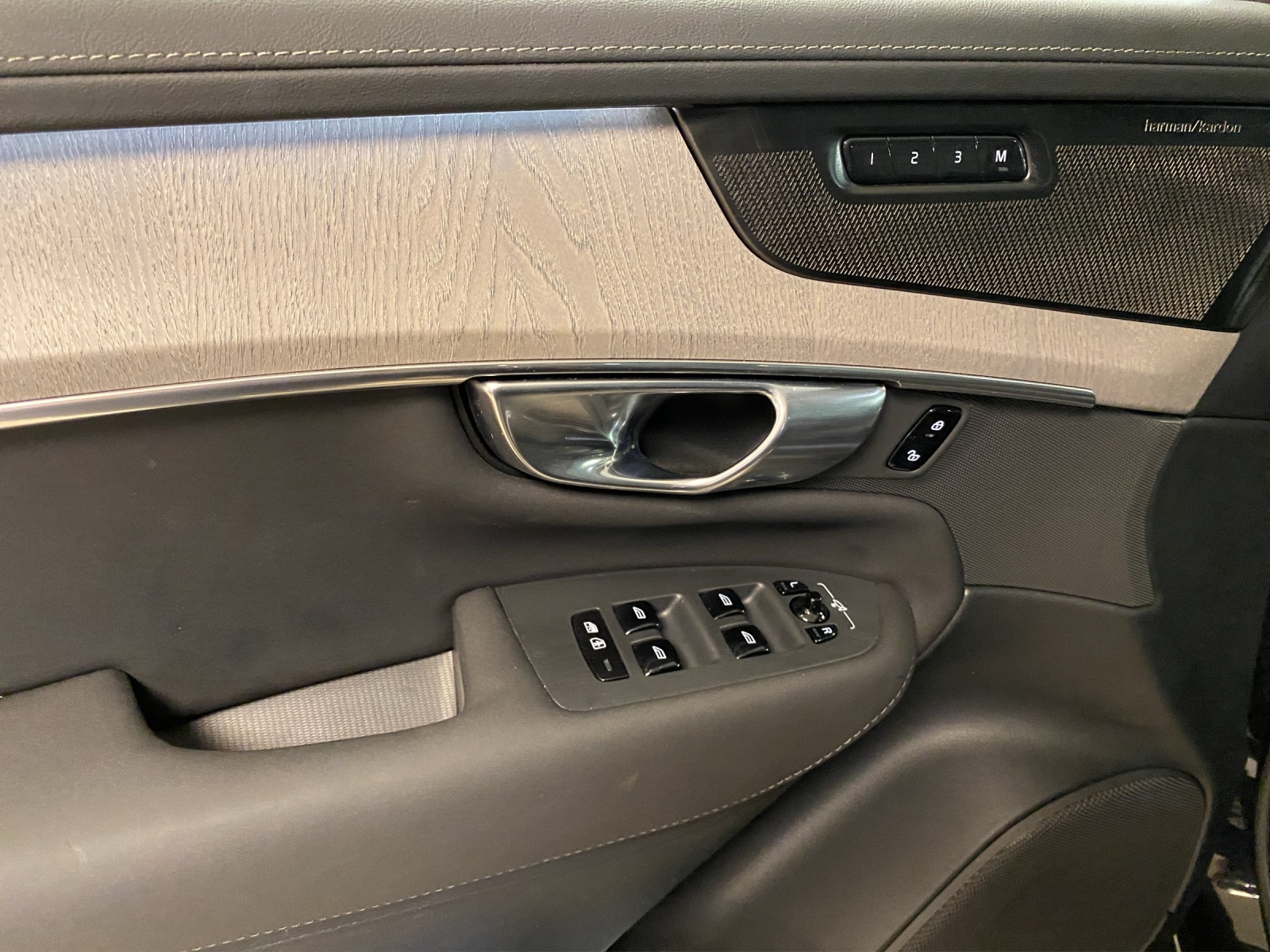 VOLVO XC90 B5 Benzin Mild Hybrid AWD Plus Bright Geartronic-image-8