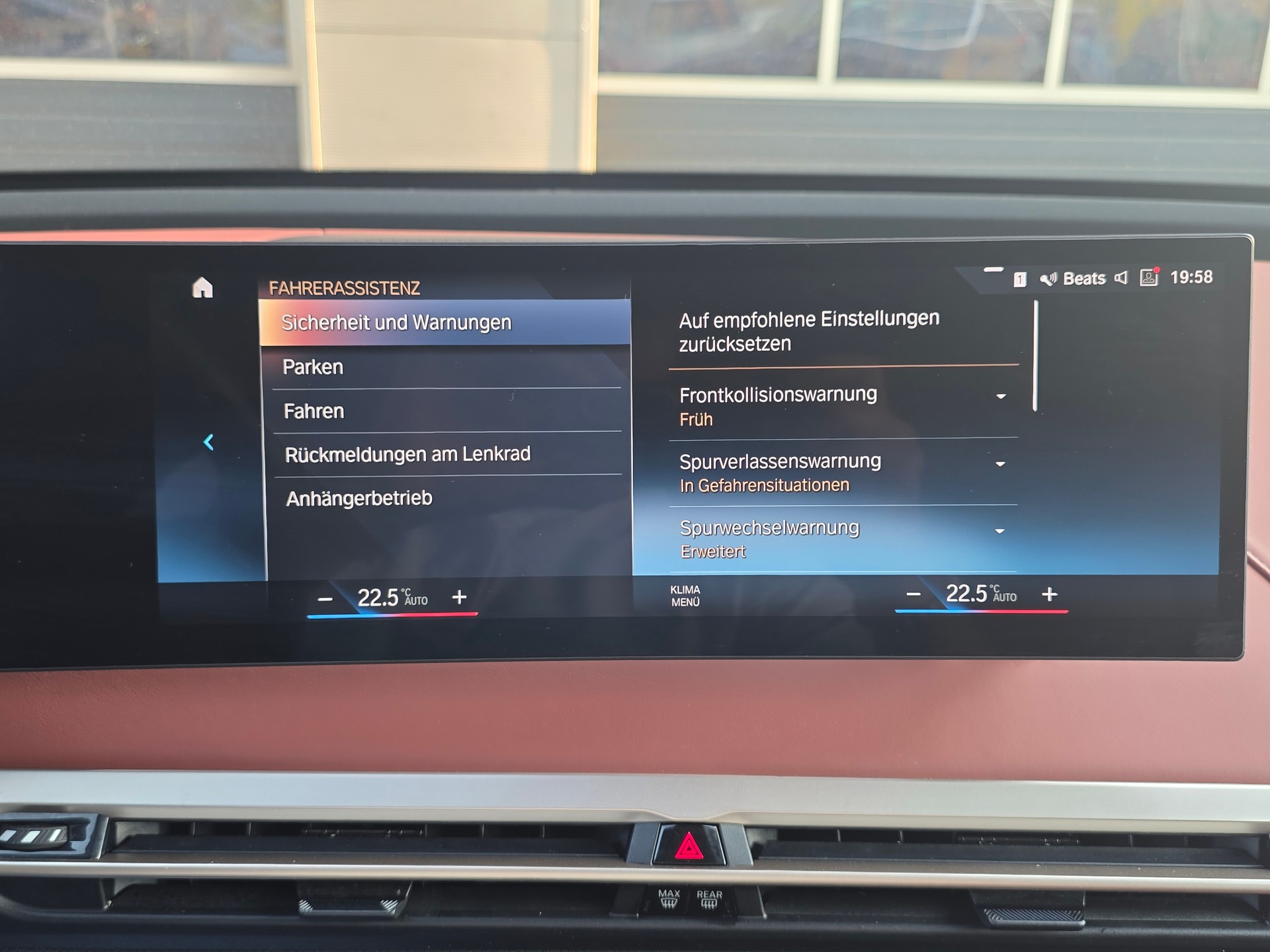 BMW iX xDrive40 ** VOLLAUSSTATTUNG - SoH Batterie 98.8% - MASSAGE SITZE - ASSISTENZ PLUS PAK. -KOMFORT PAK.- GARANTIE BIS 09.2030 **-image-23