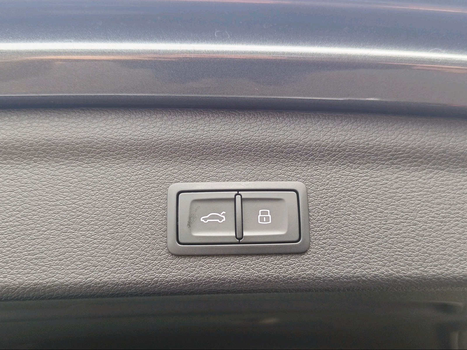 AUDI Q3 40 TDI S line quattro S-tronic-image-11